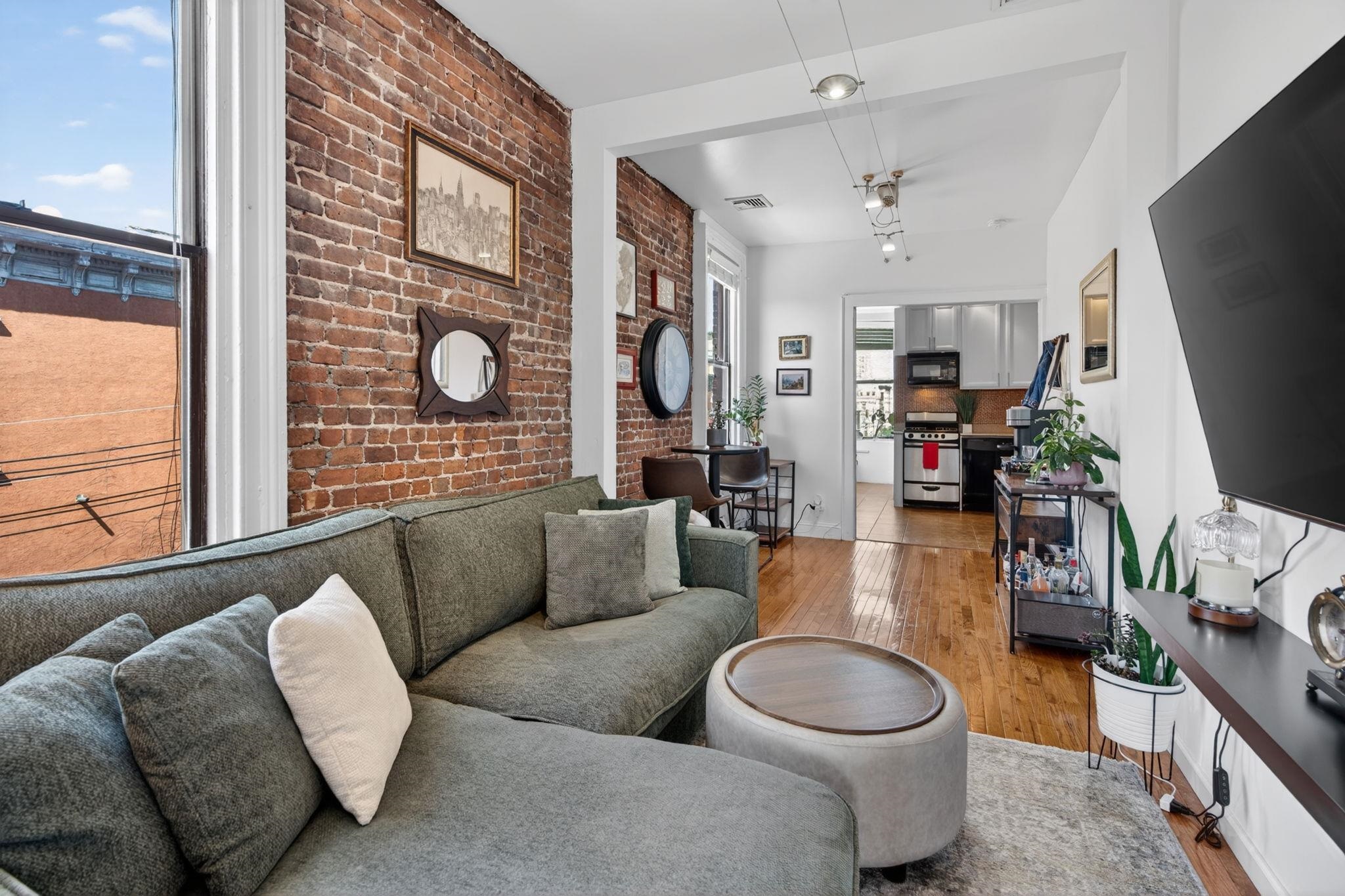 133 MADISON ST - Photo 3