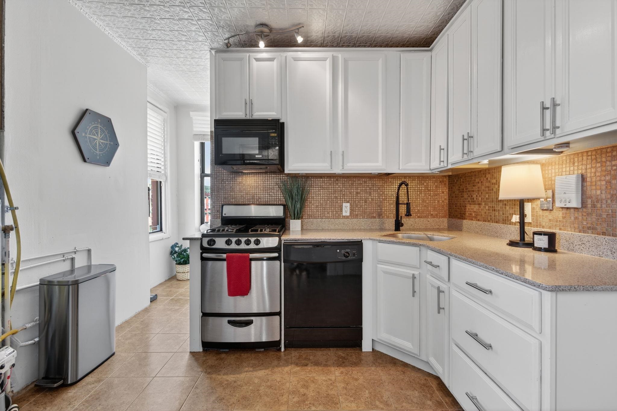 133 MADISON ST - Photo 5