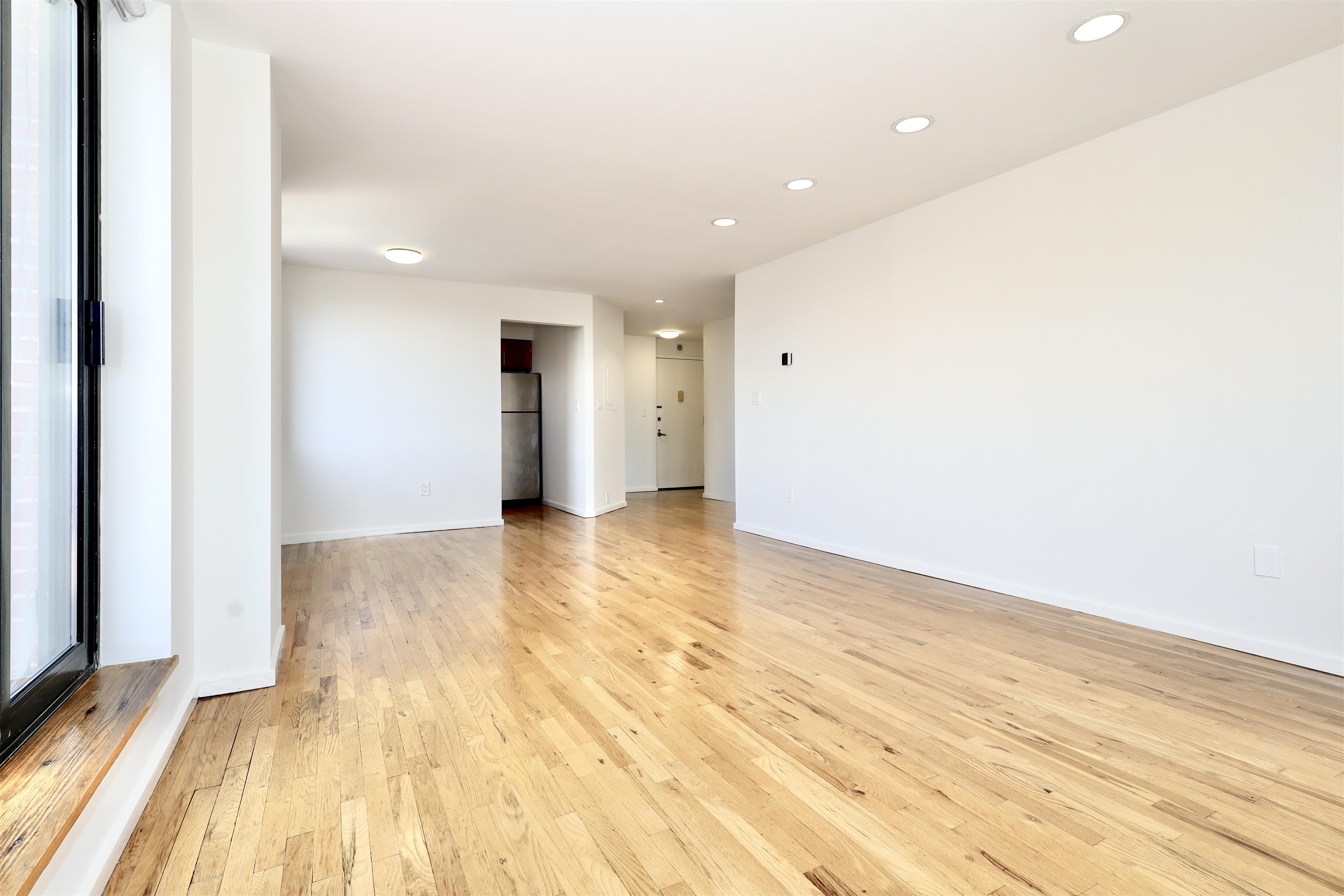 205 10TH ST - Photo 4