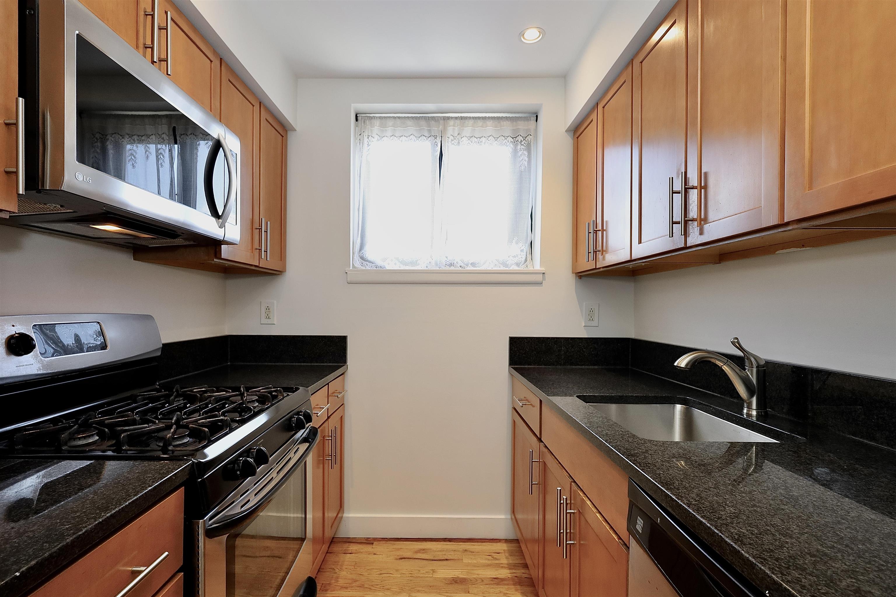 205 10TH ST - Photo 5