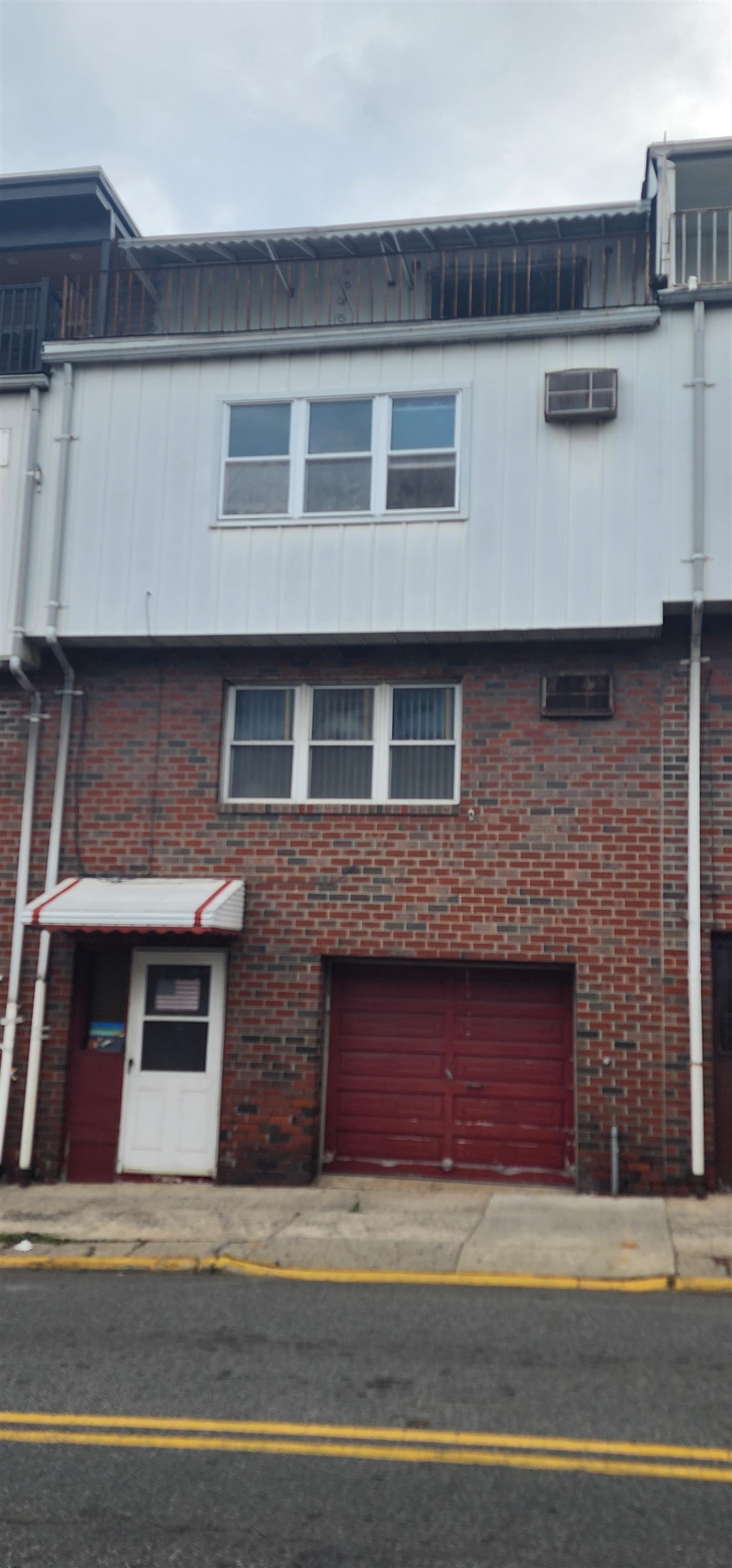 509 70TH ST - Photo 2