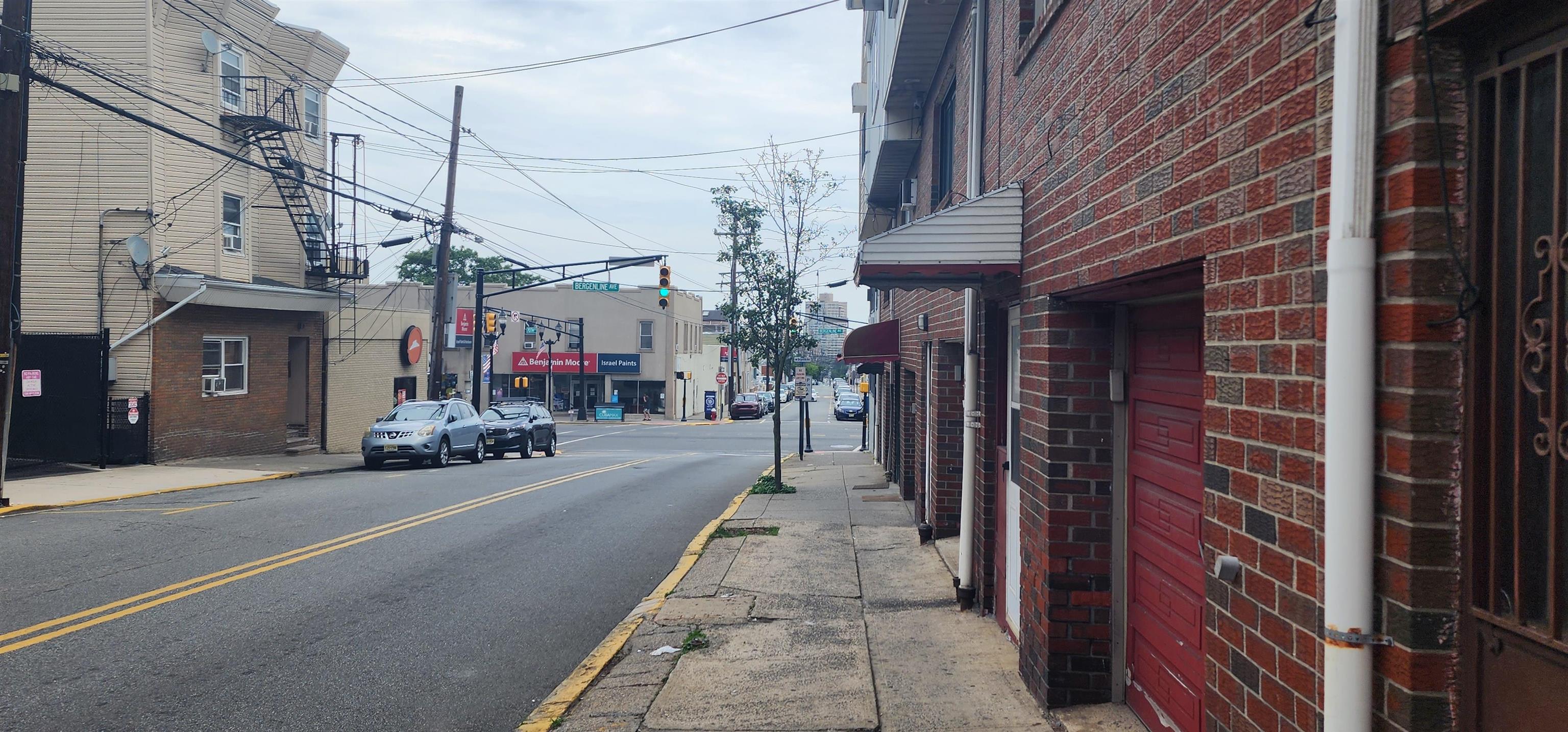 509 70TH ST - Photo 3