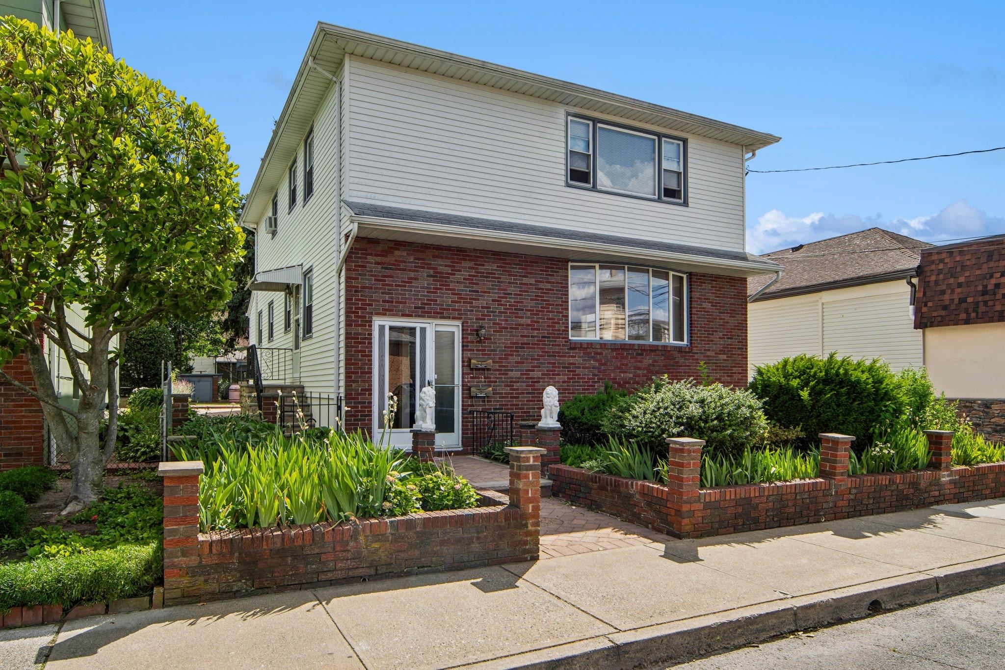 27-29 CRYSTAL ST - Photo 2