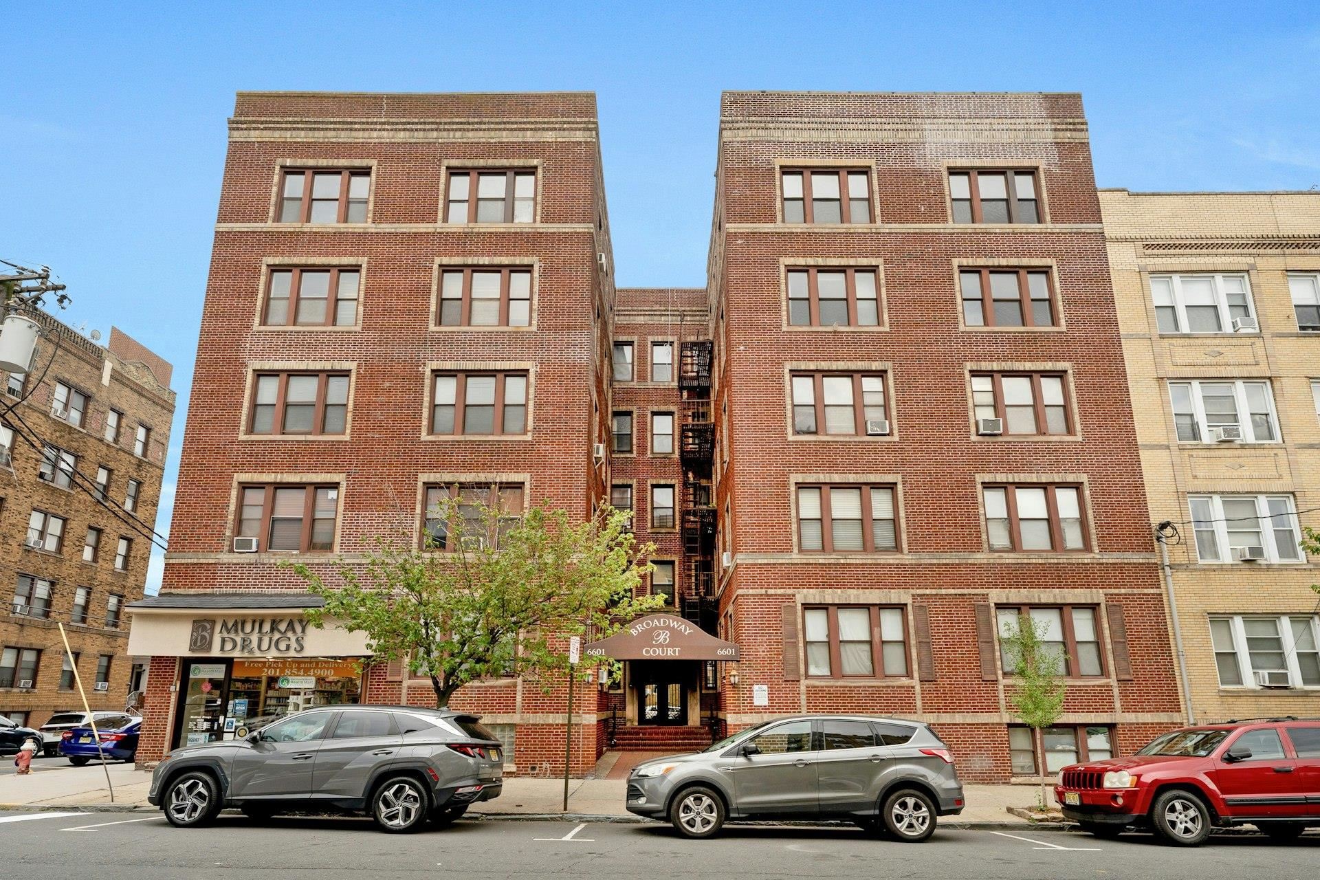 6601 BROADWAY - Photo 2