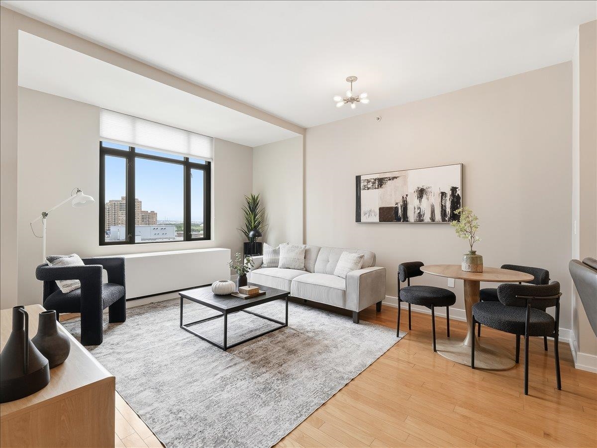 105 GREENE ST - Photo 2