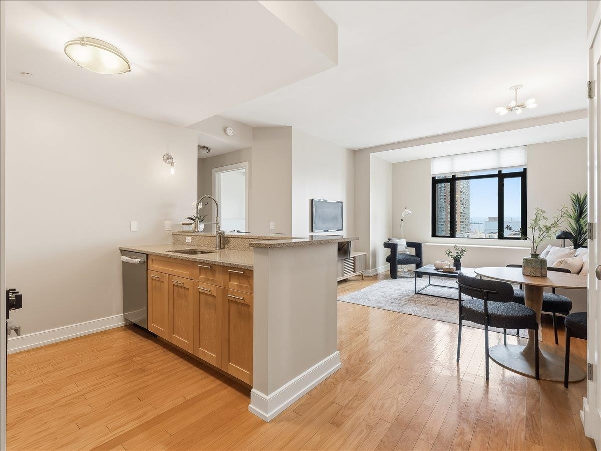 105 GREENE ST - Photo 5