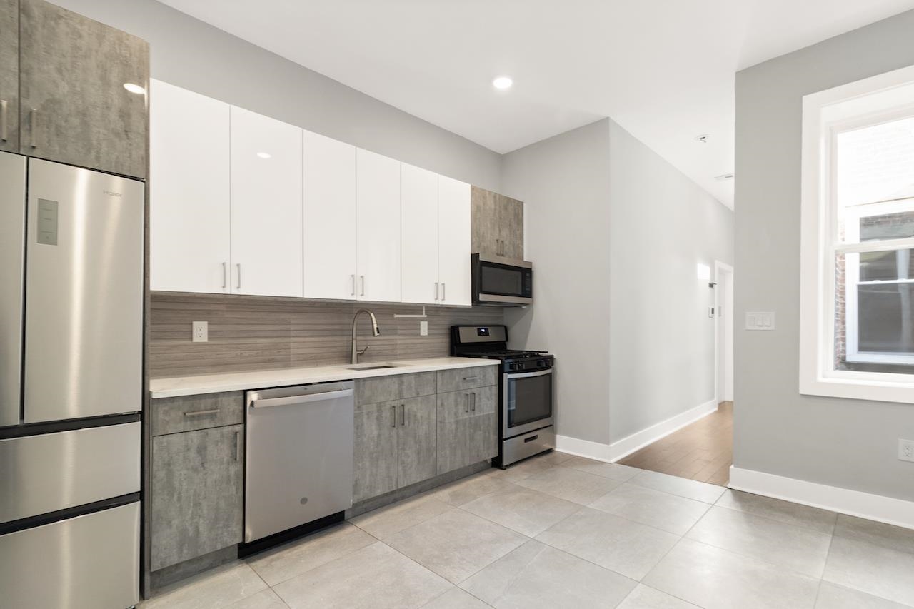 21 HANCOCK AVE - Photo 2