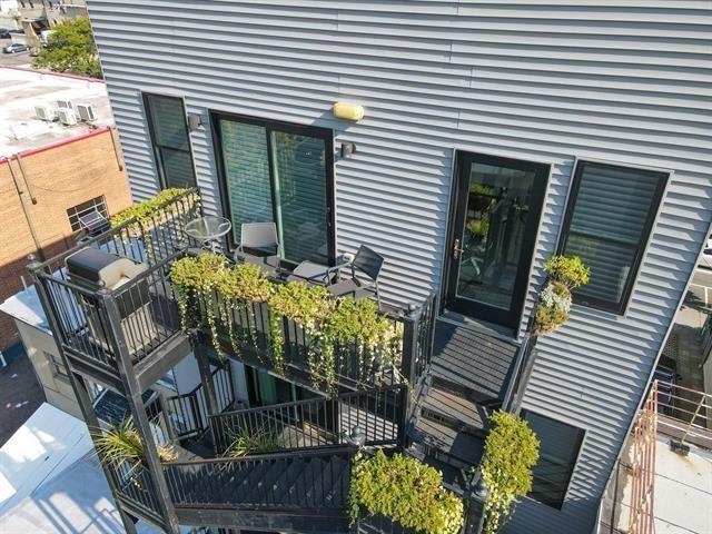 618 MADISON ST - Photo 2