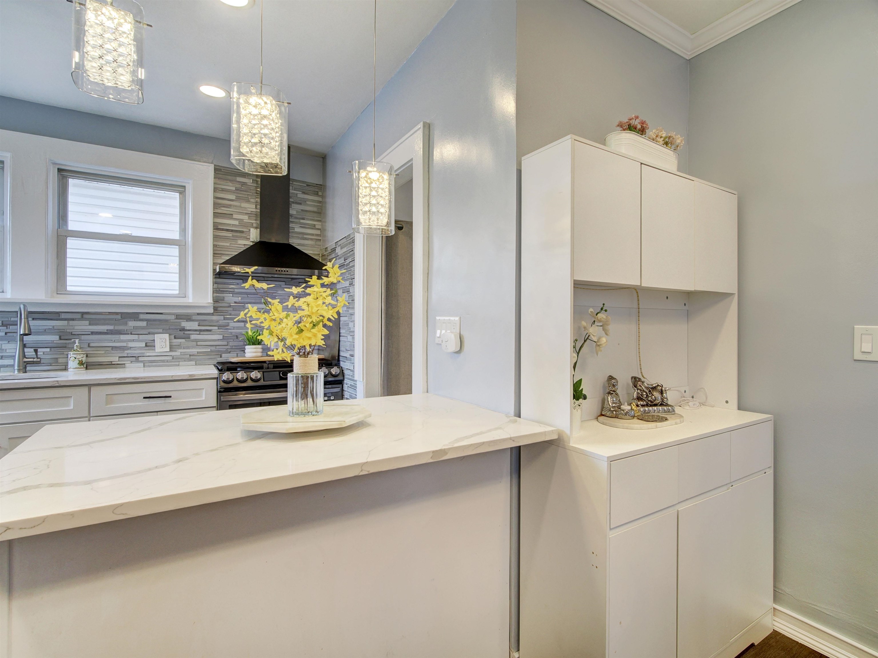 176 FOREST ST - Photo 3