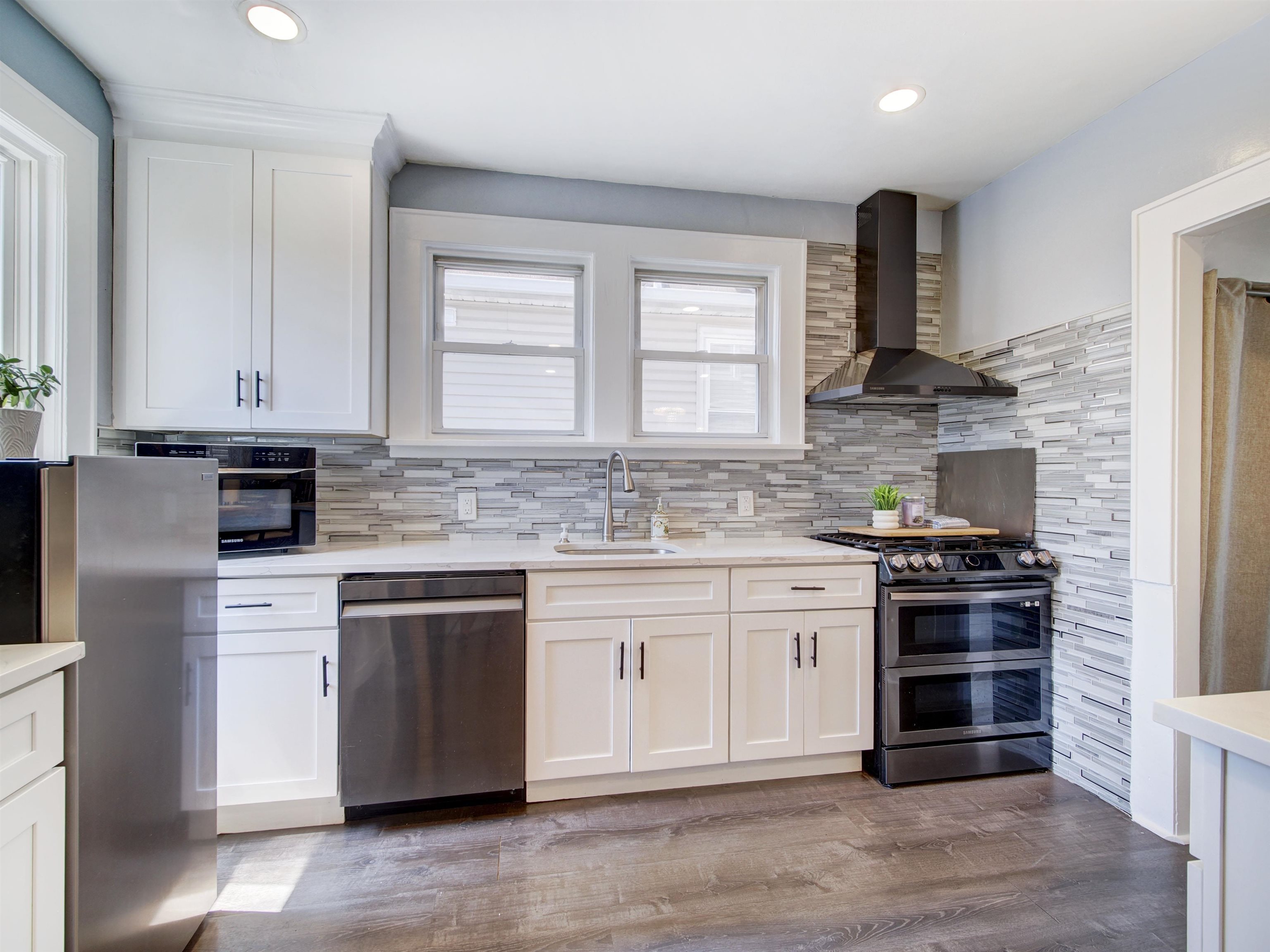176 FOREST ST - Photo 5
