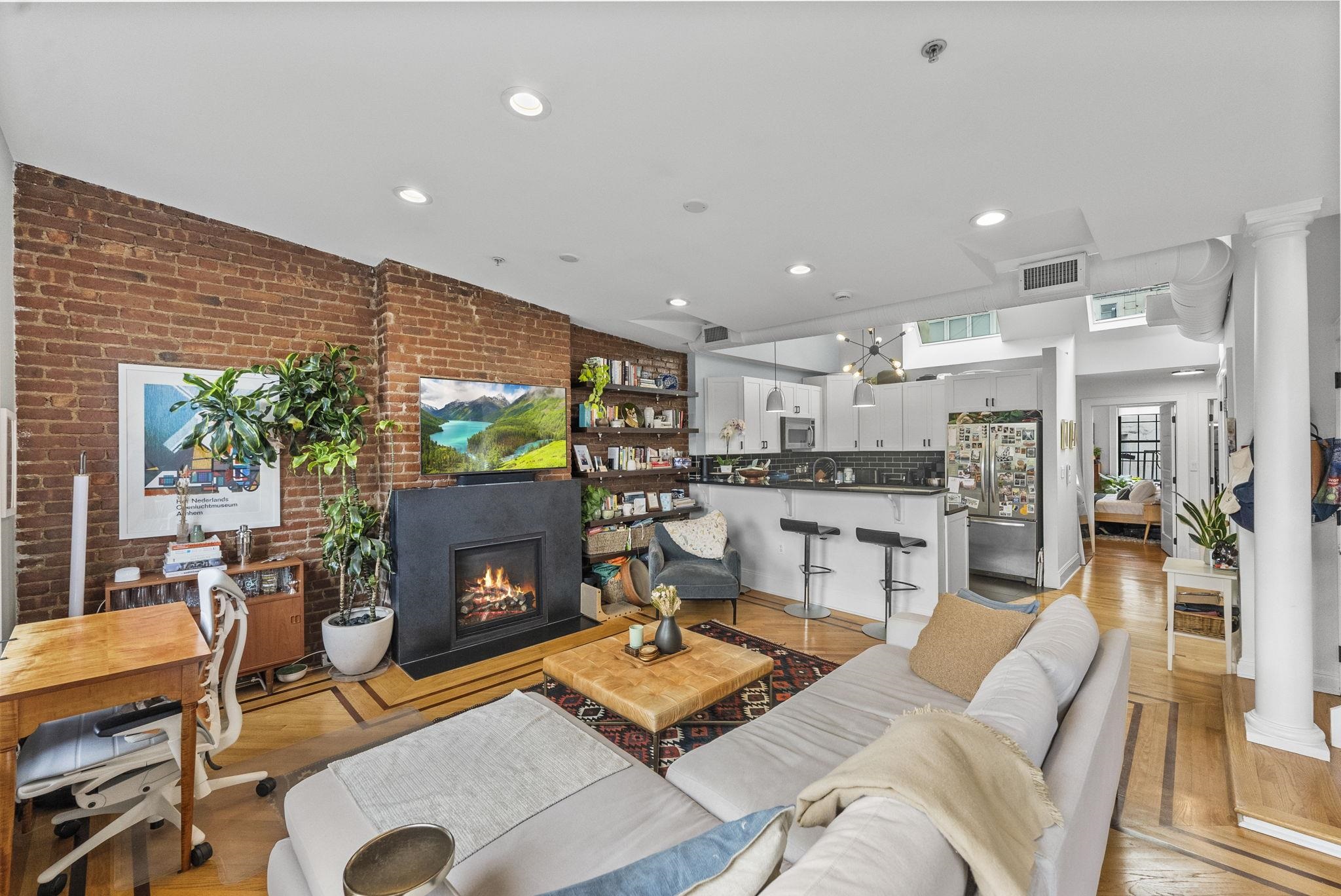 121 BLOOMFIELD ST - Photo 4