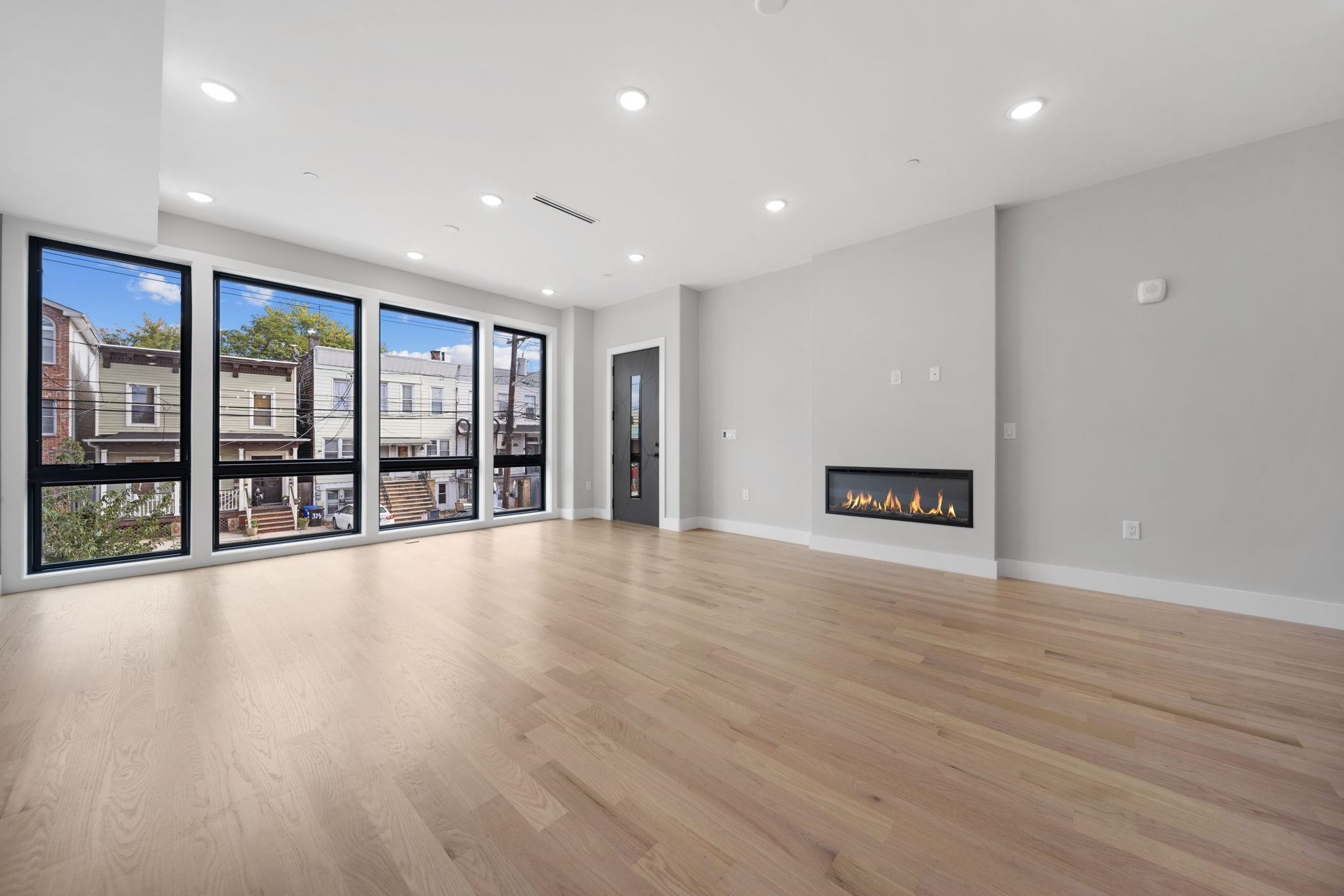 373 NEW YORK AVE - Photo 5