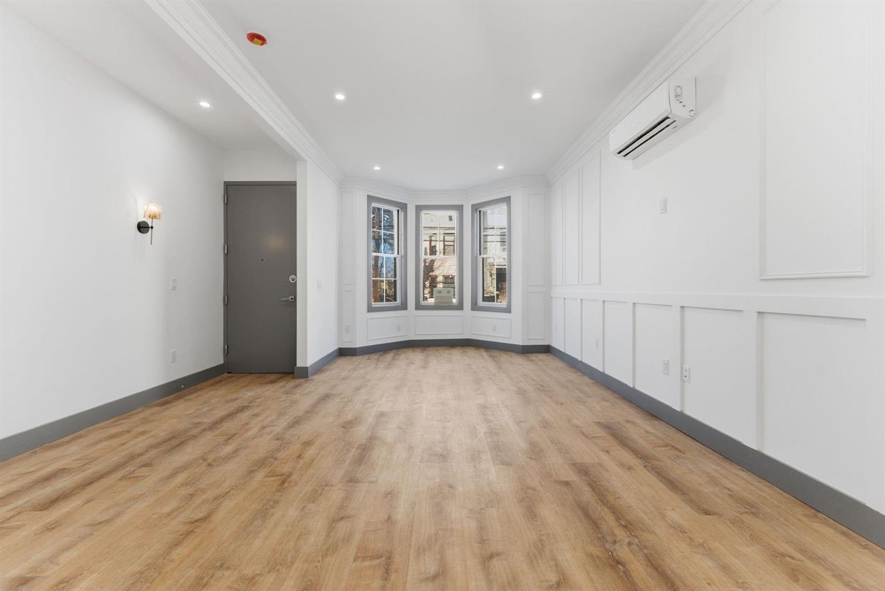 821 18TH ST - Photo 4