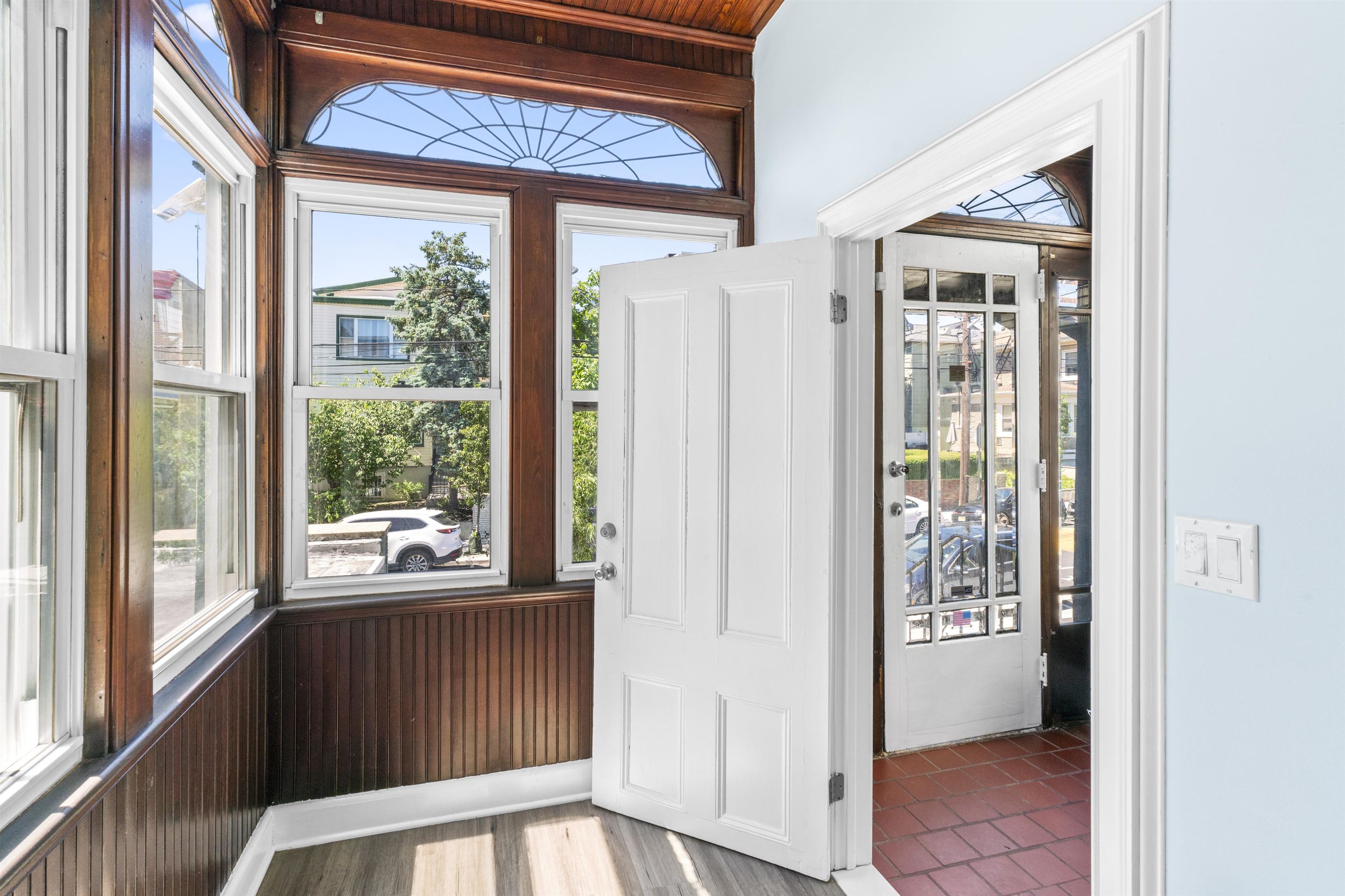 616 16TH ST - Photo 4