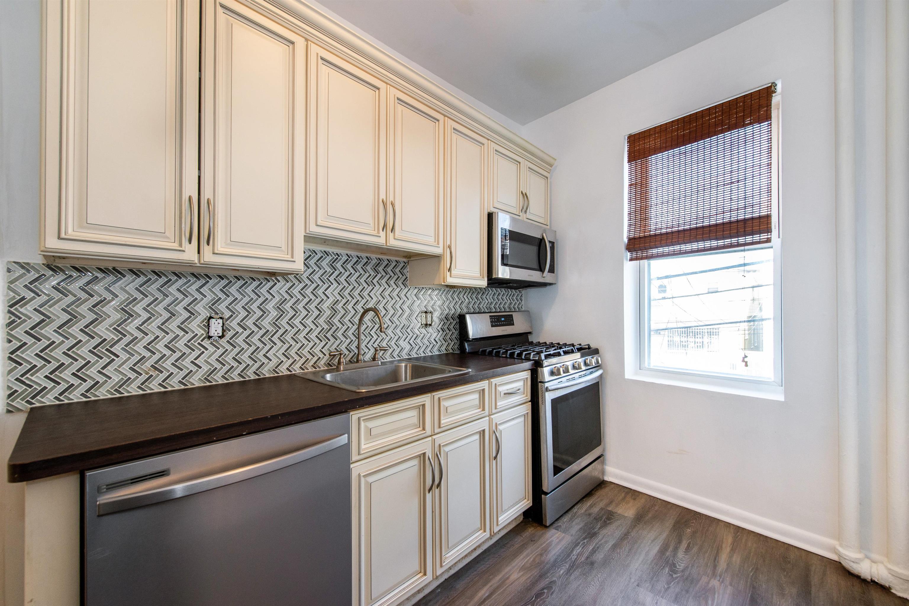 6114 HIGHLAND PL - Photo 2