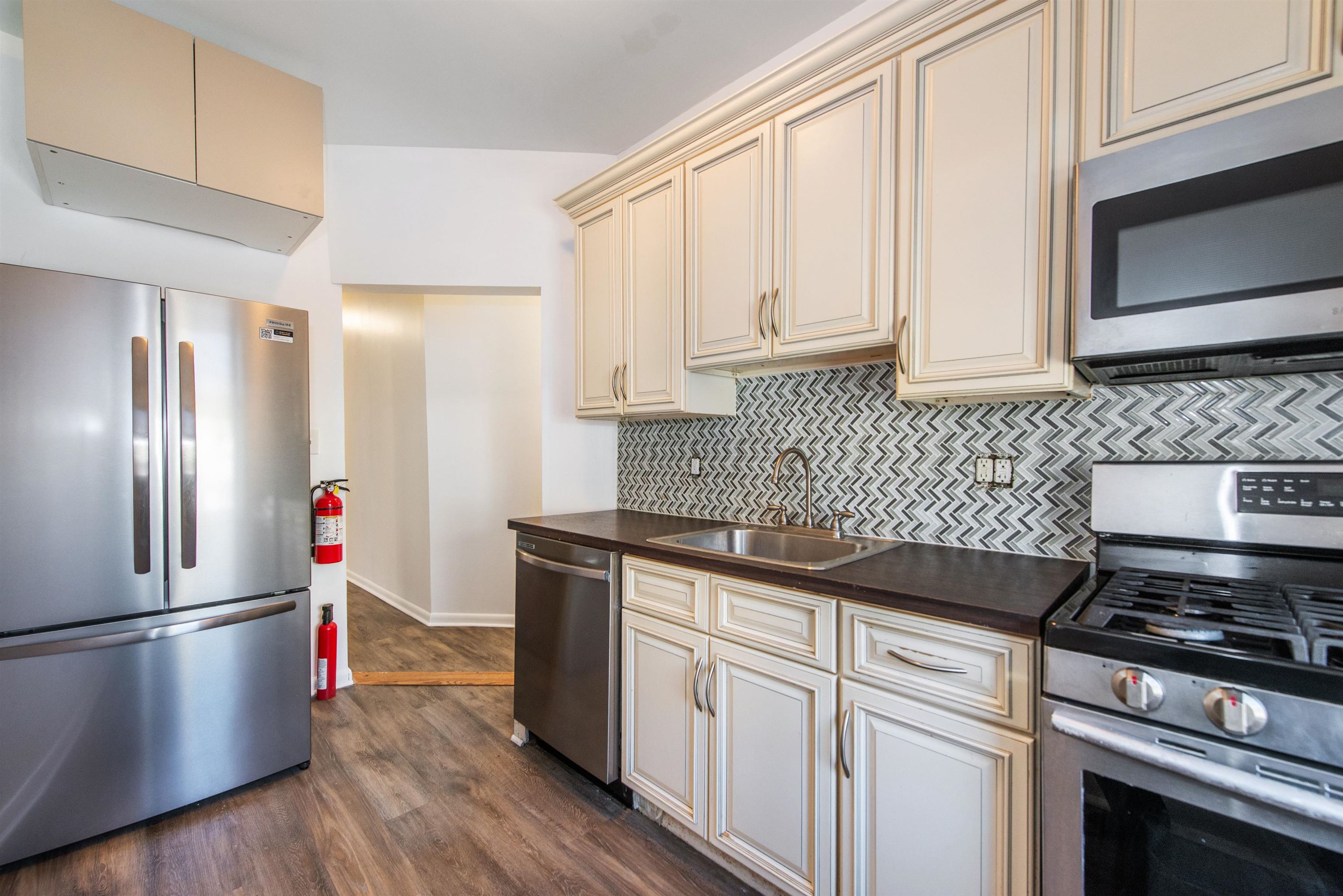 6114 HIGHLAND PL - Photo 4