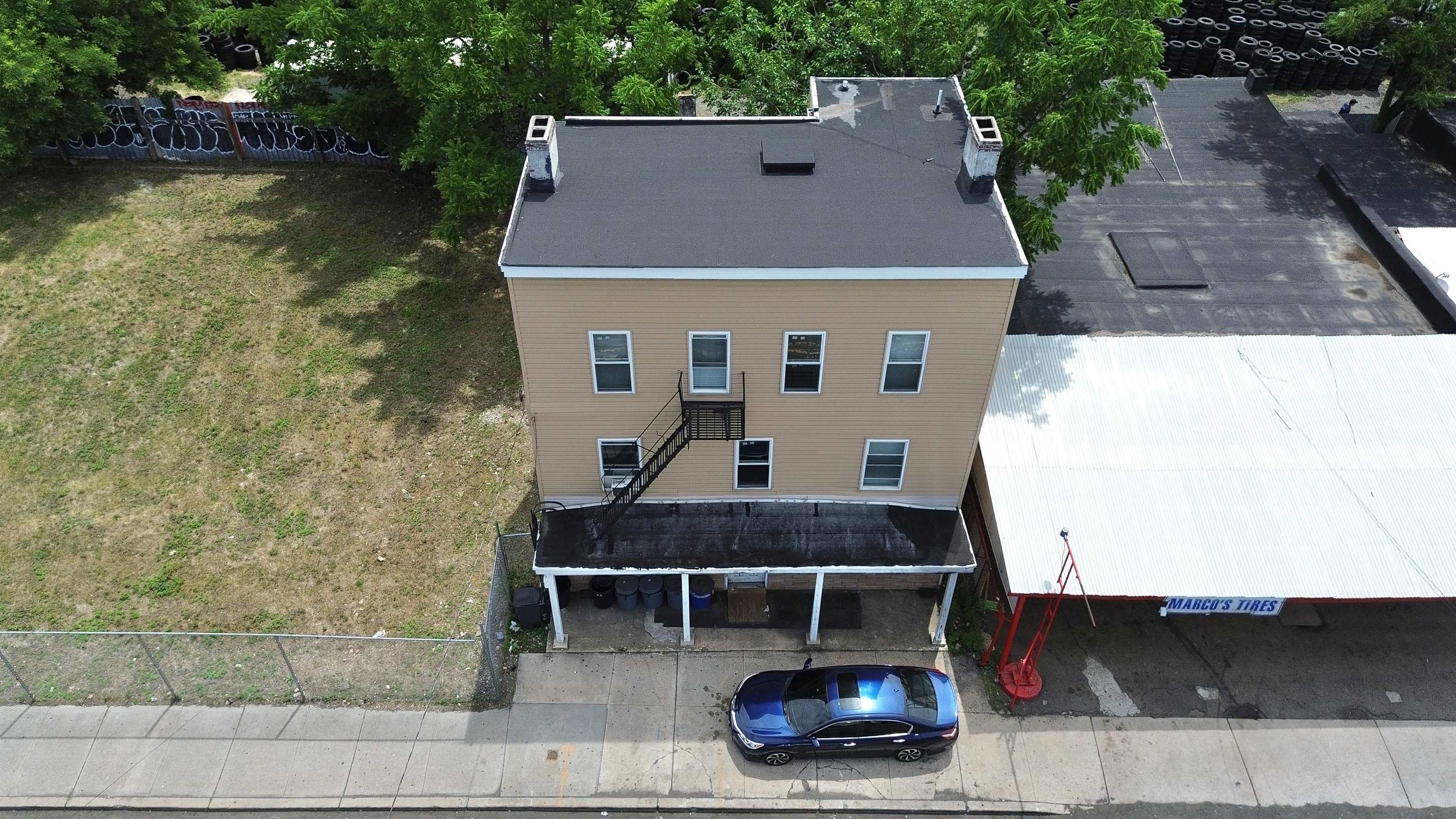 1052 GARFIELD AVE - Photo 4