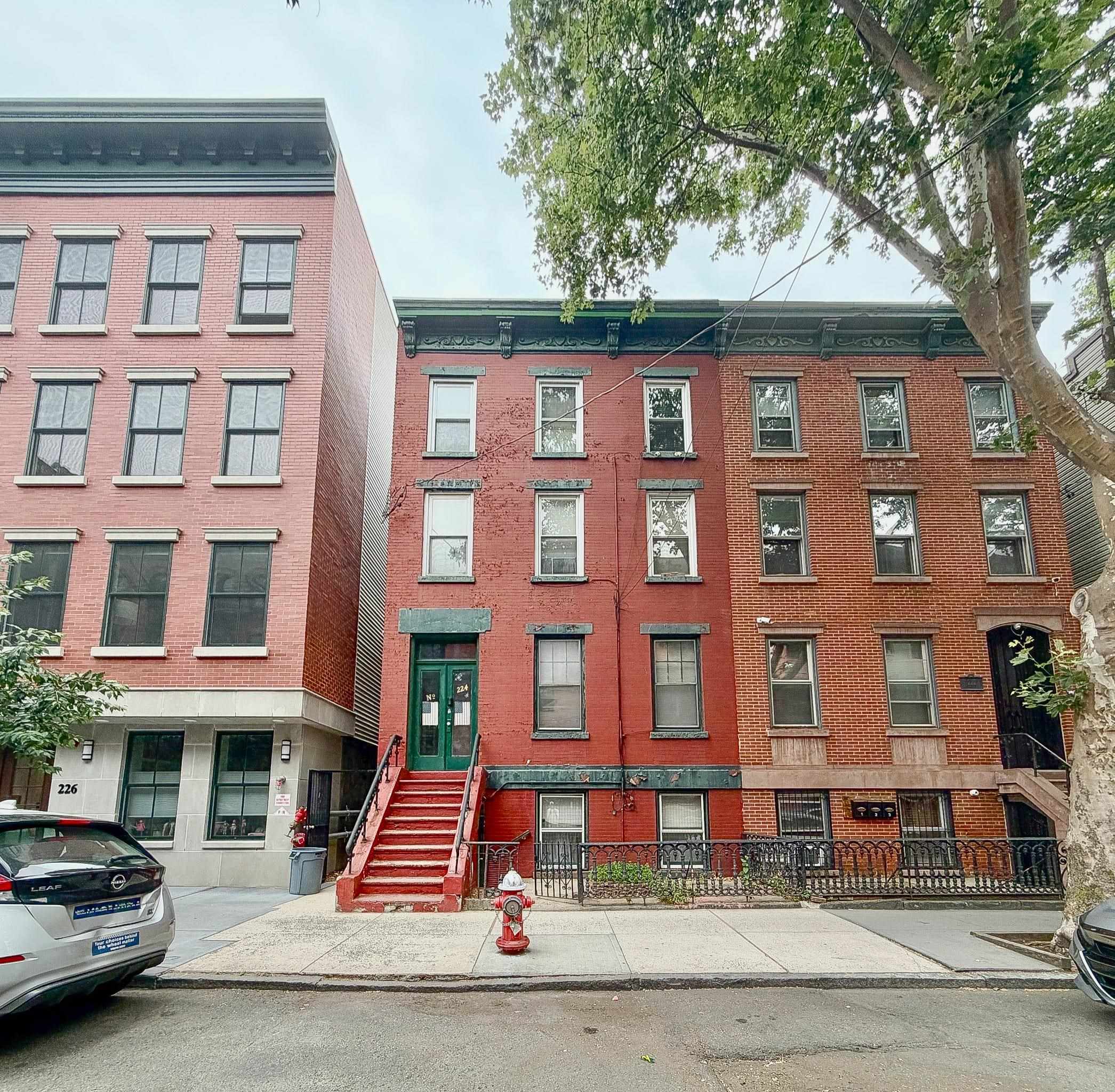 224 BAY ST - Photo 2