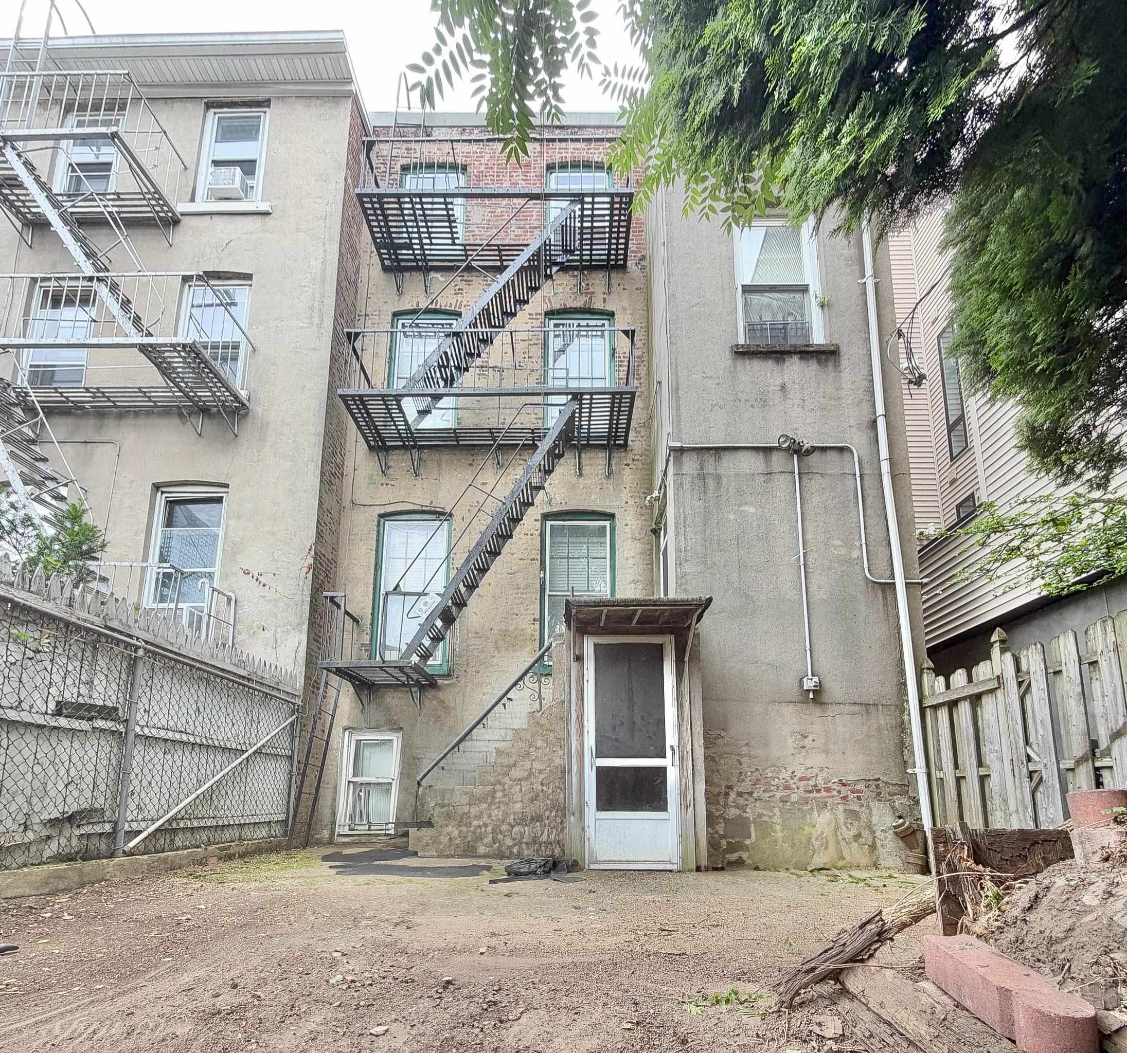 224 BAY ST - Photo 5