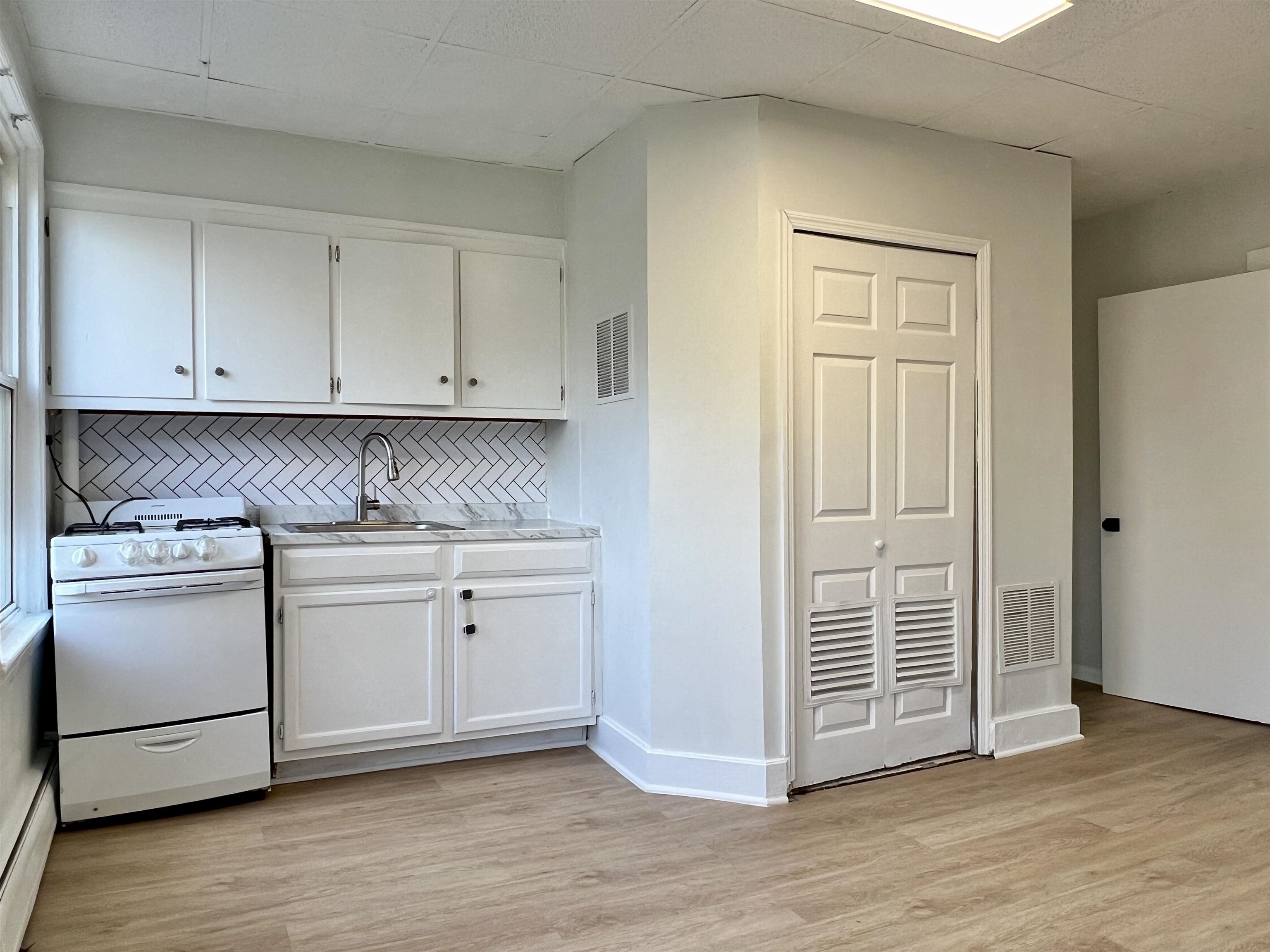298 NEWARK AVE - Photo 4
