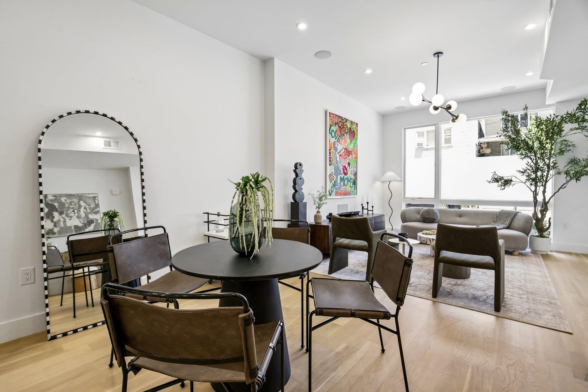 105 LAIDLAW AVE - Photo 2