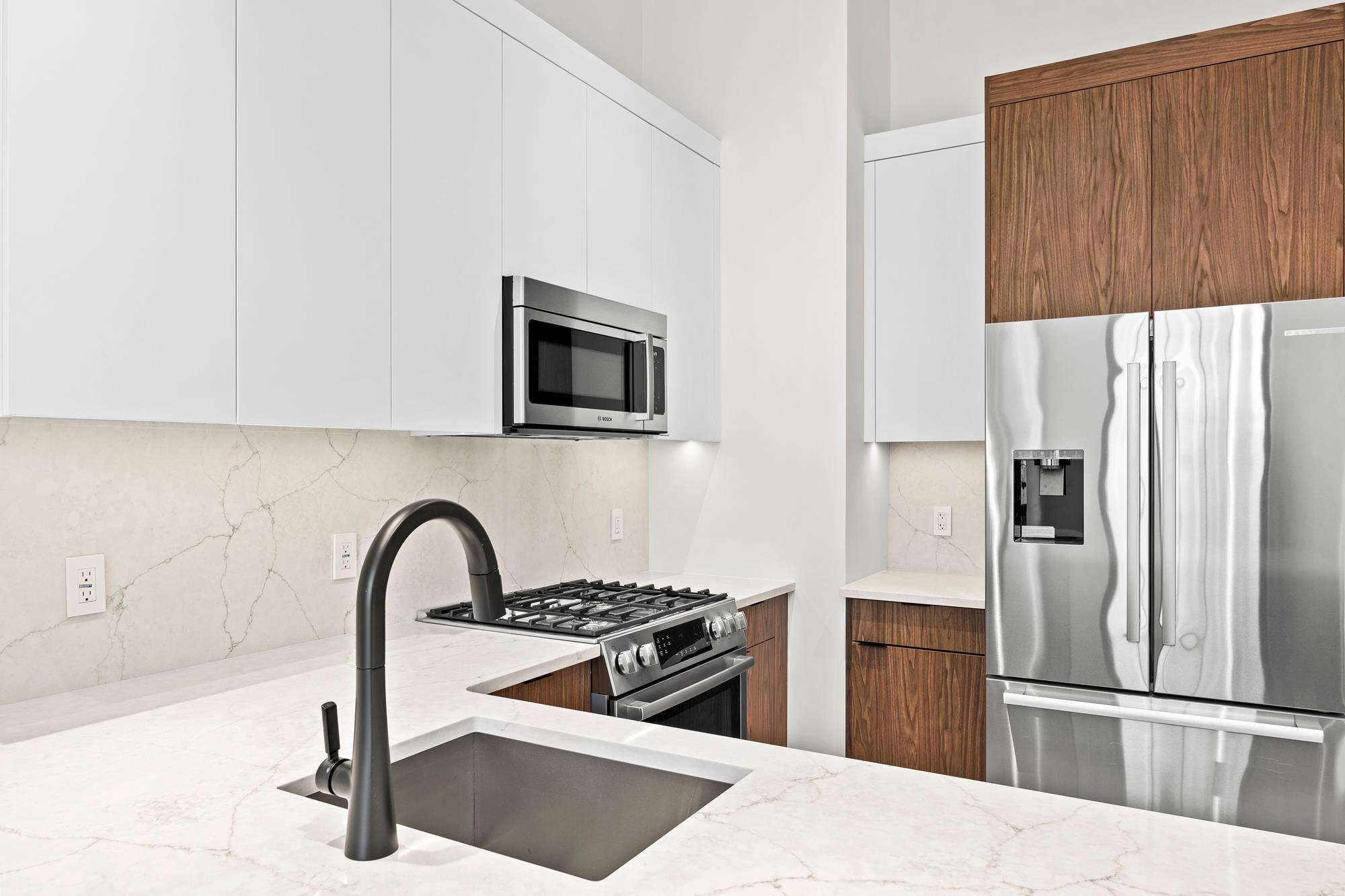 38 JACKSON ST - Photo 5