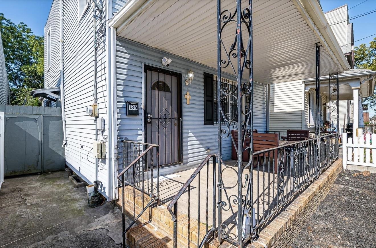 135 FULTON AVE - Photo 2