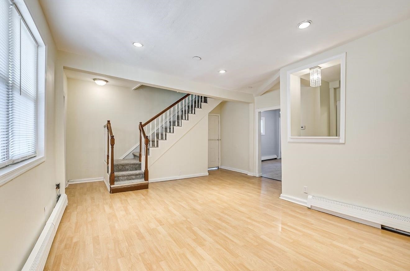 135 FULTON AVE - Photo 5