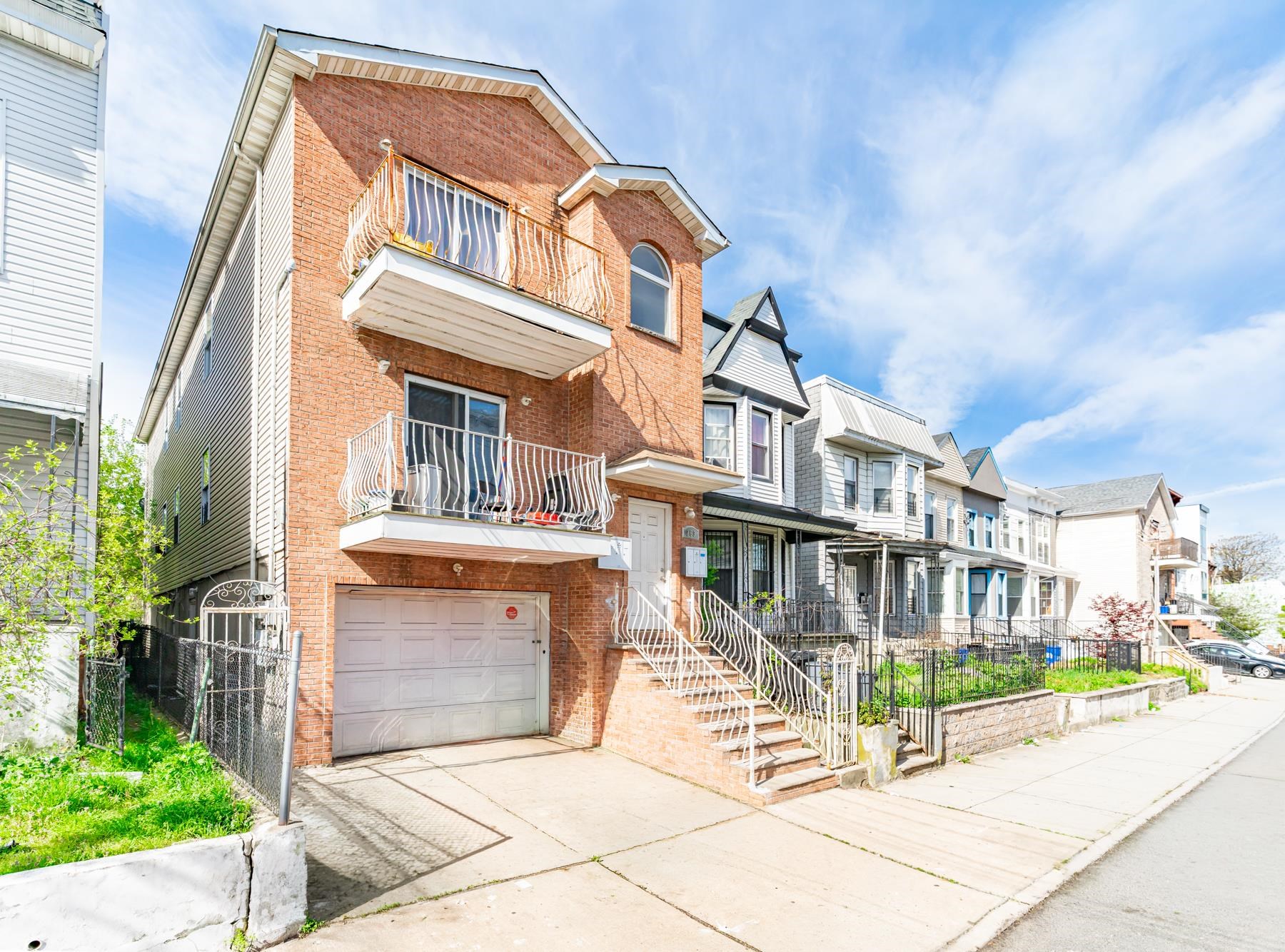 263 FORREST ST - Photo 2