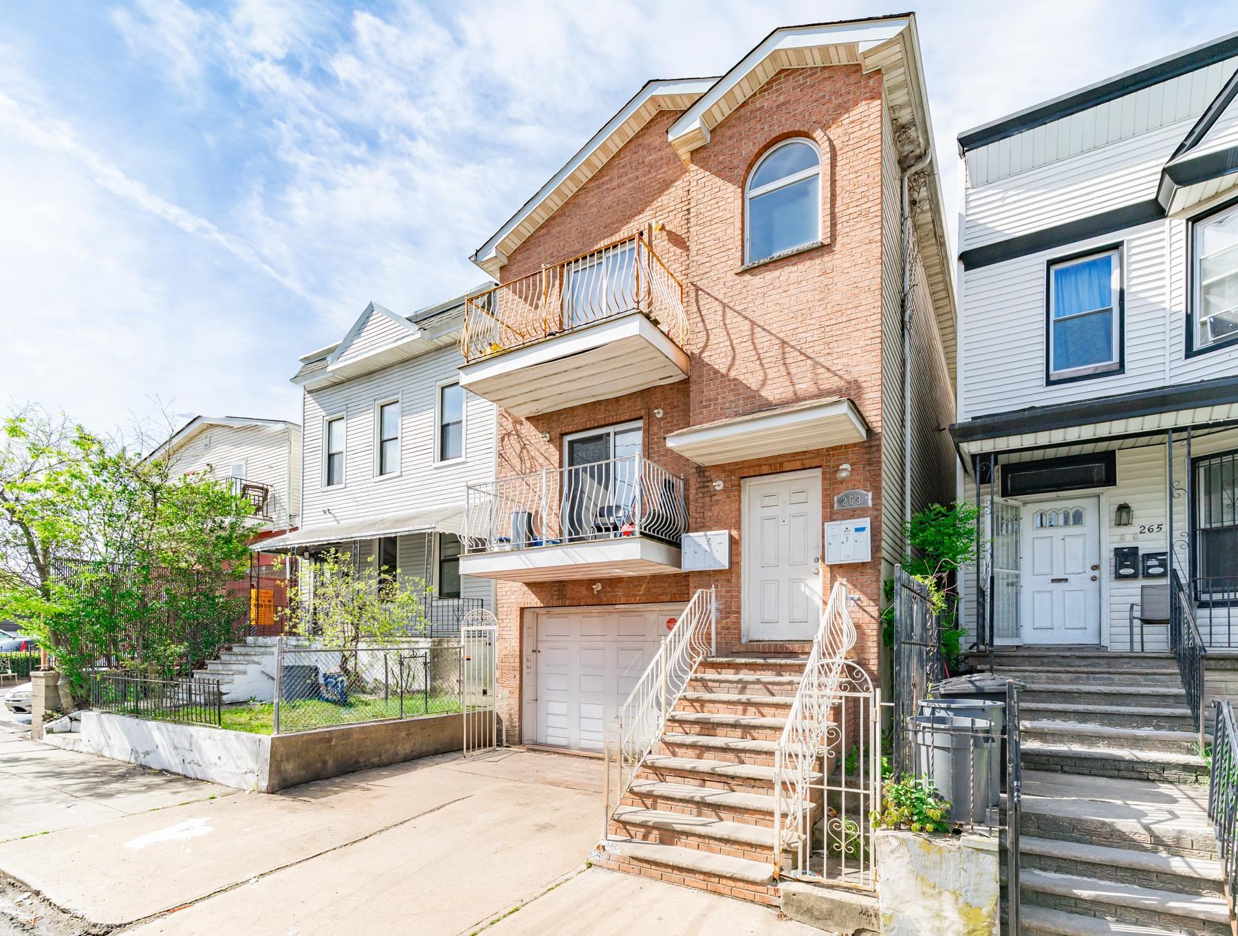 263 FORREST ST - Photo 3