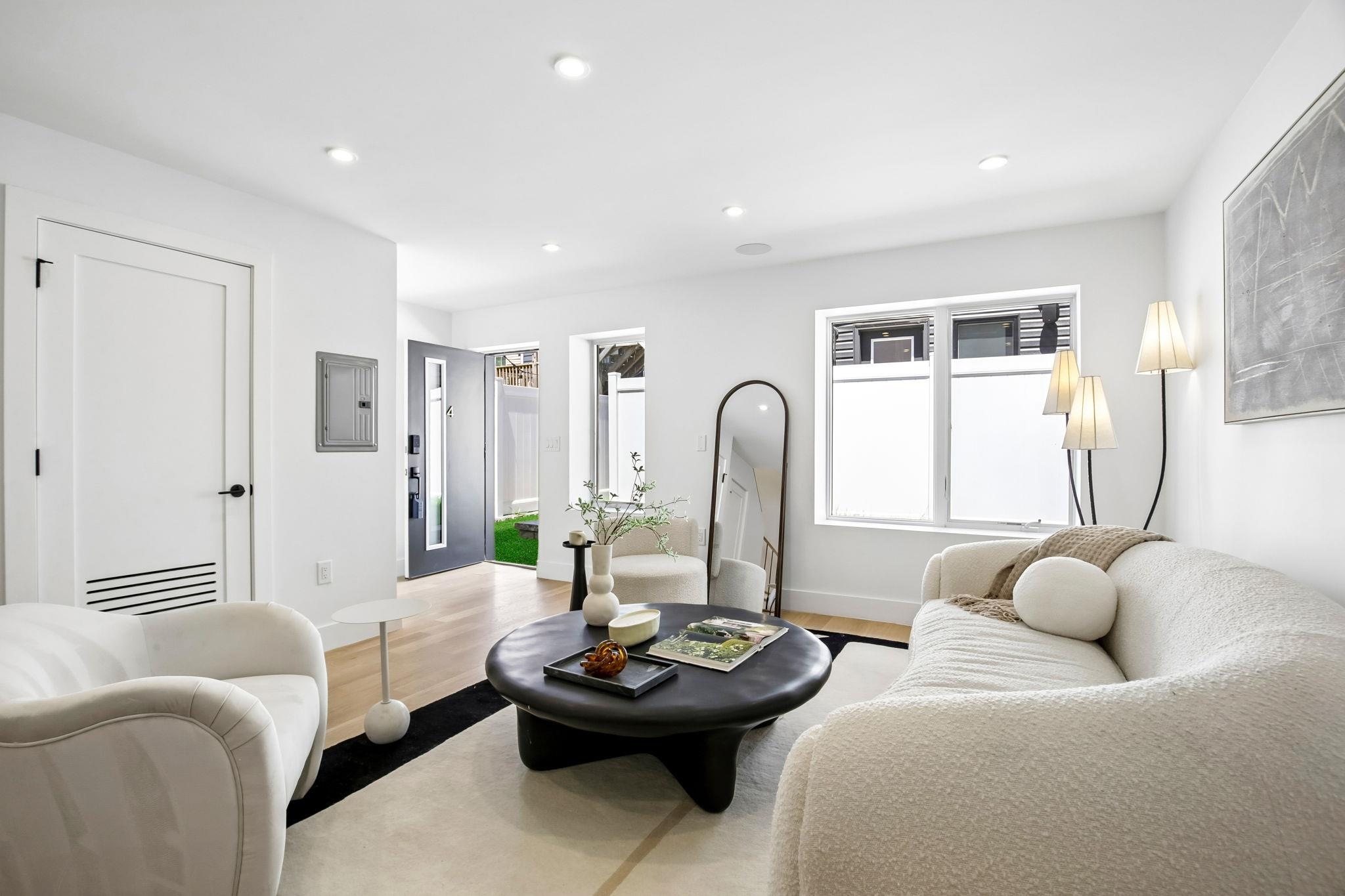 105 LAIDLAW AVE - Photo 4