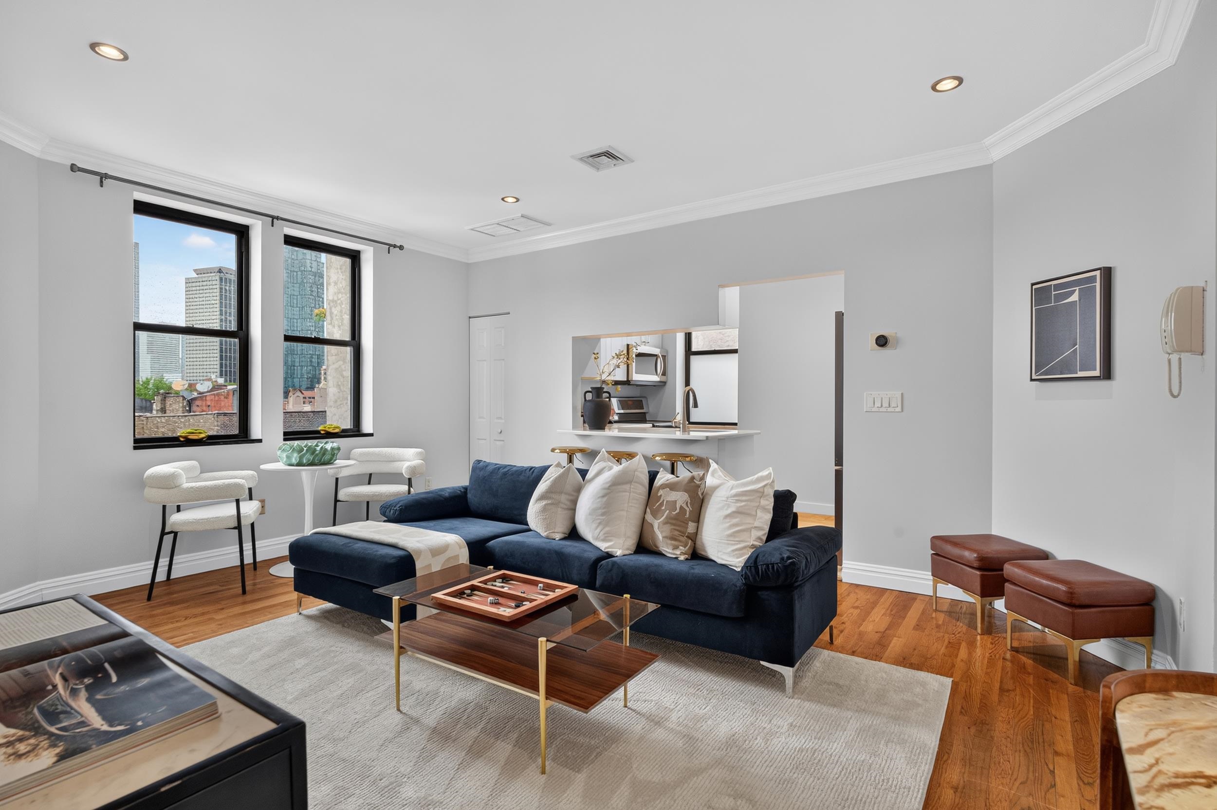258 BARROW ST - Photo 2