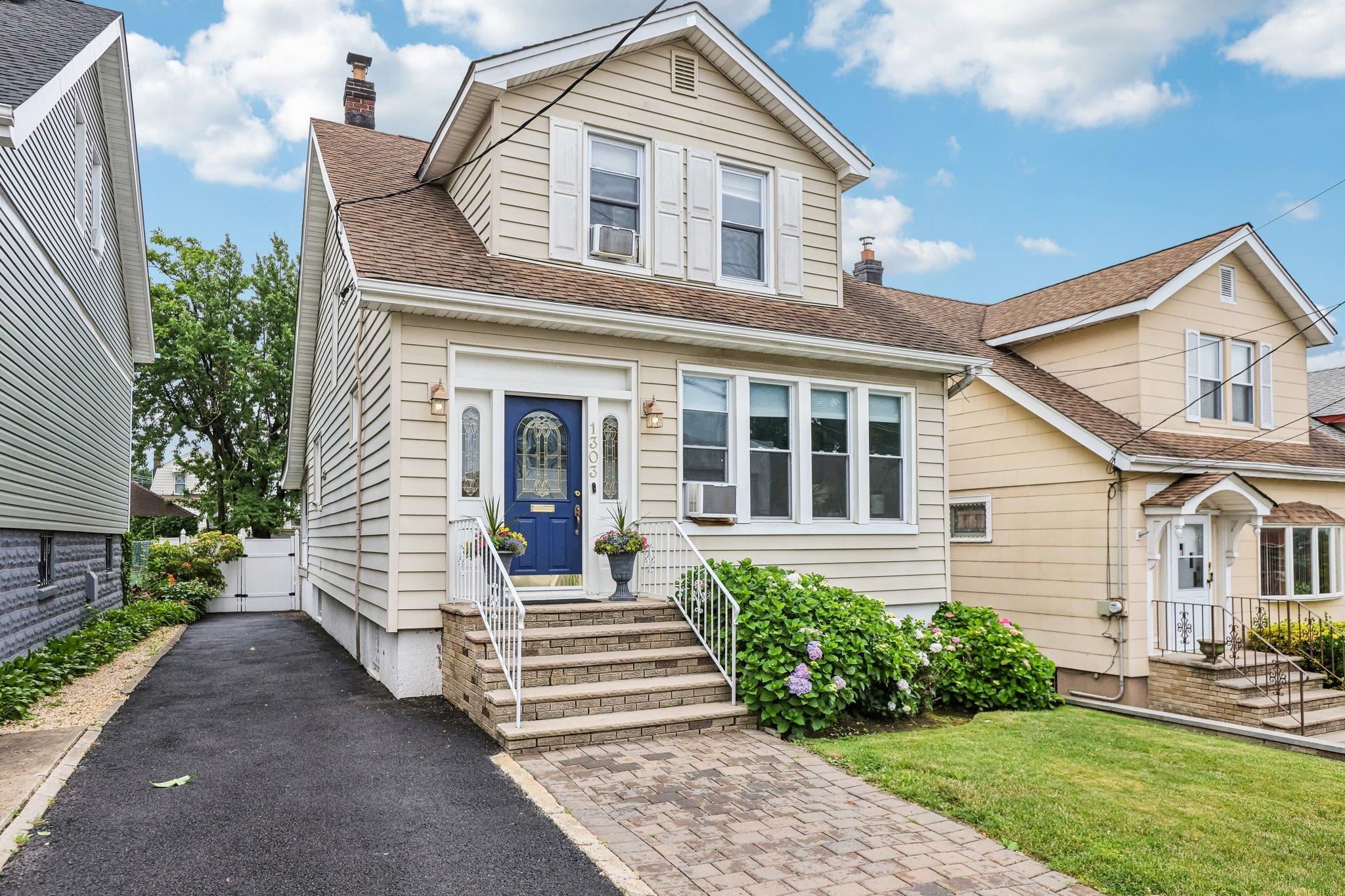 1303 82ND ST - Photo 2