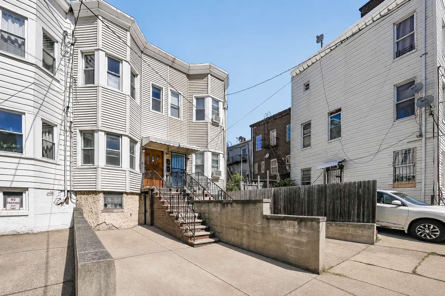 77 BALDWIN AVE - Photo 2