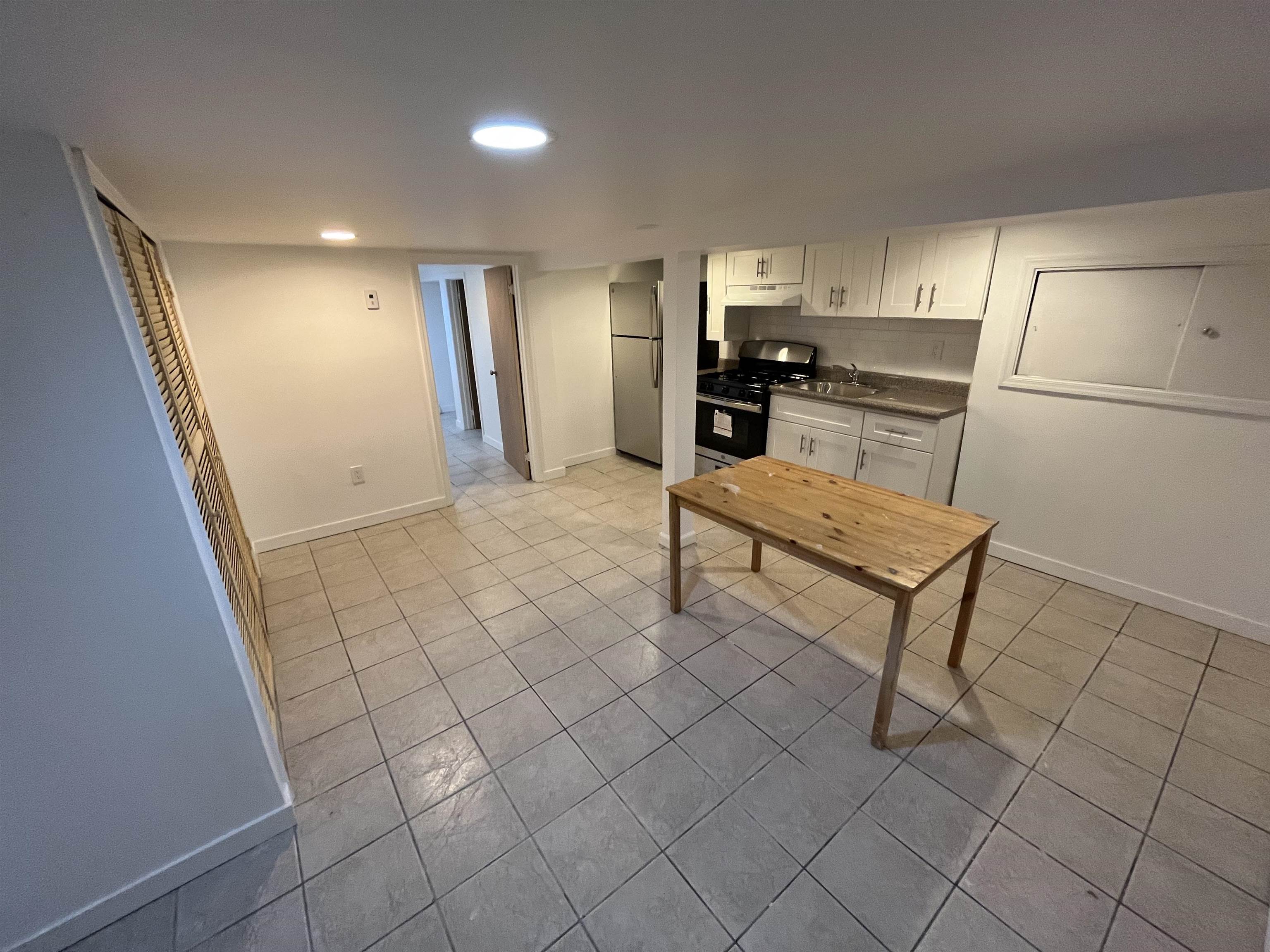431 MONMOUTH ST - Photo 3