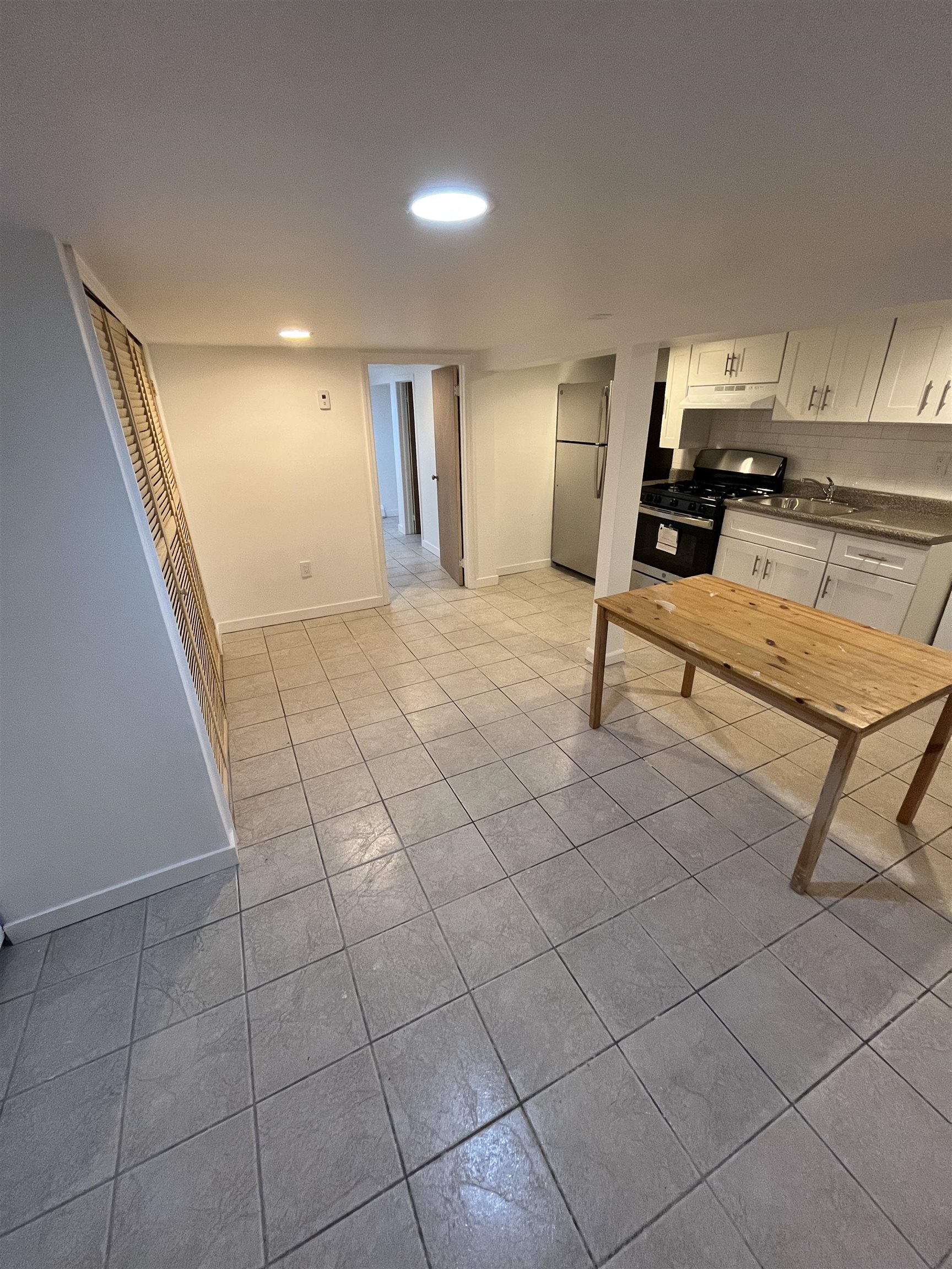 431 MONMOUTH ST - Photo 4