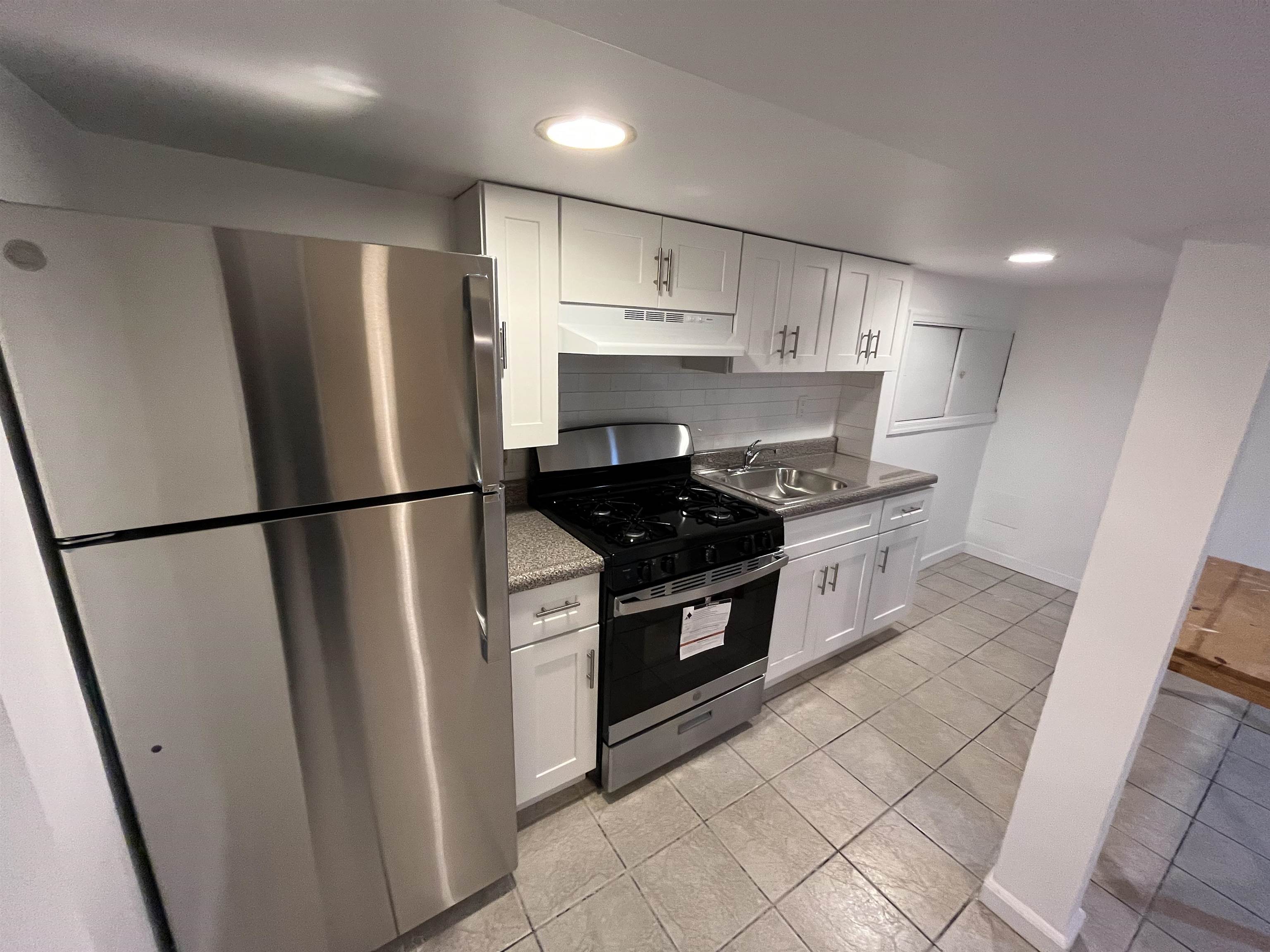 431 MONMOUTH ST - Photo 5