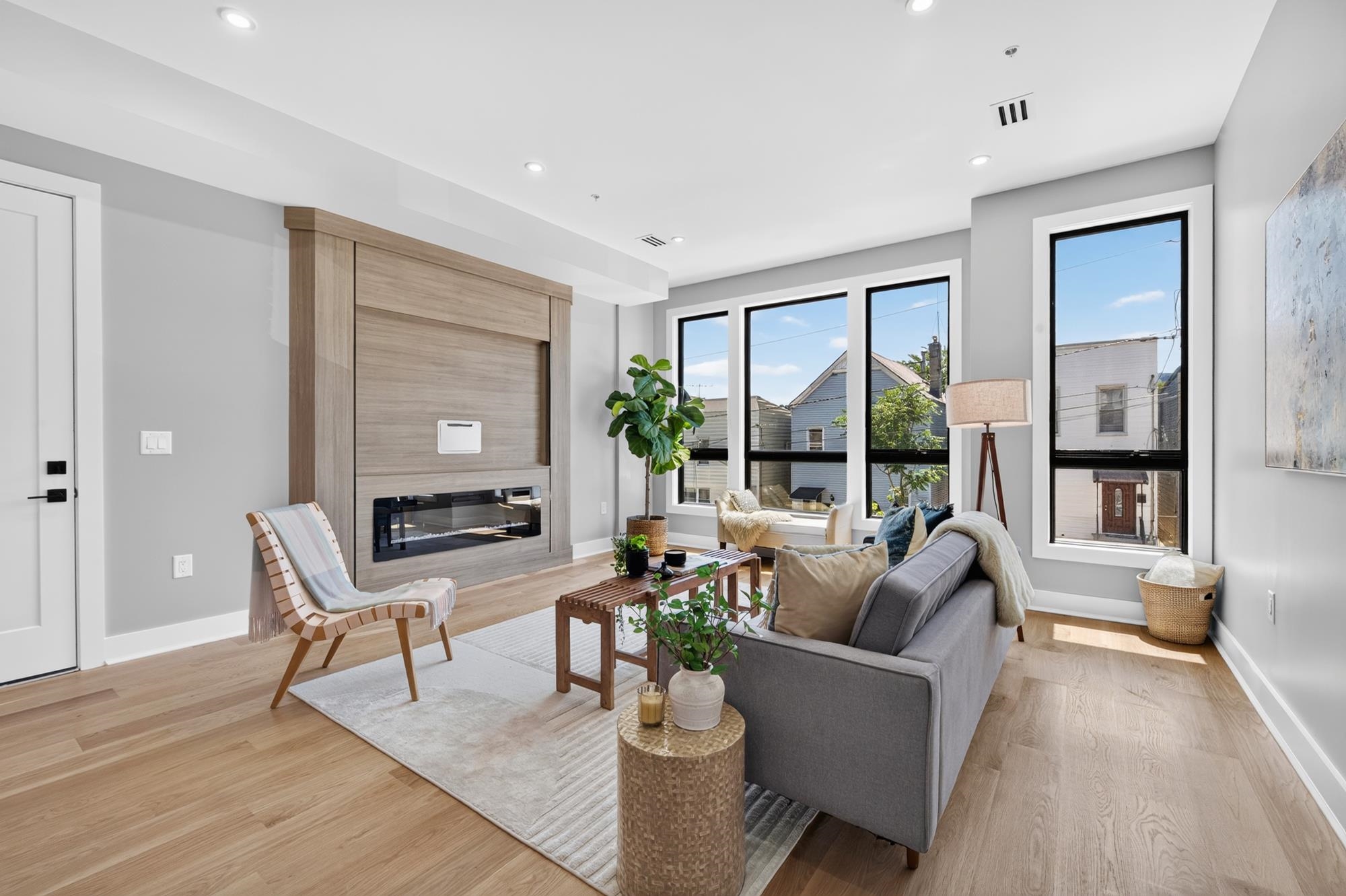 172 GRIFFITH ST - Photo 3