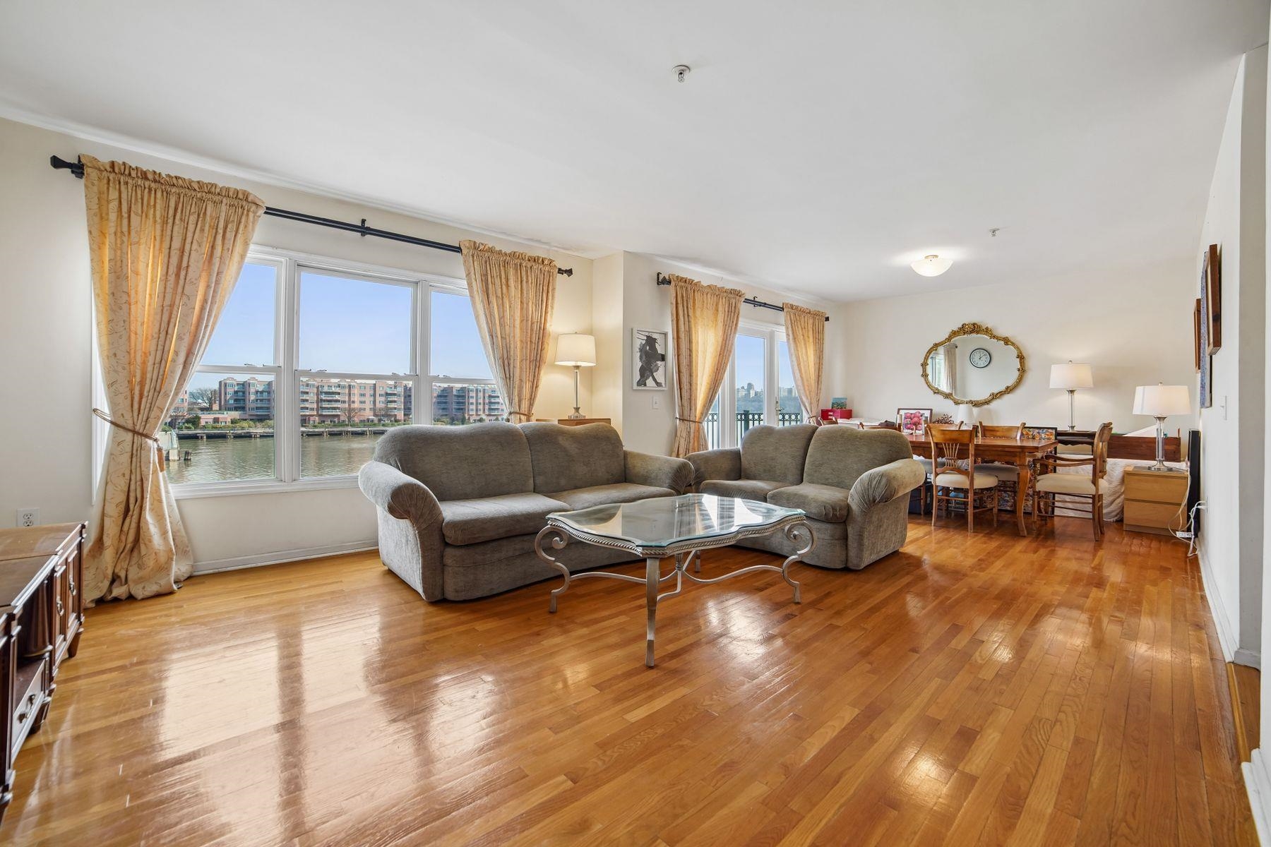 249 THE PROMENADE - Photo 2