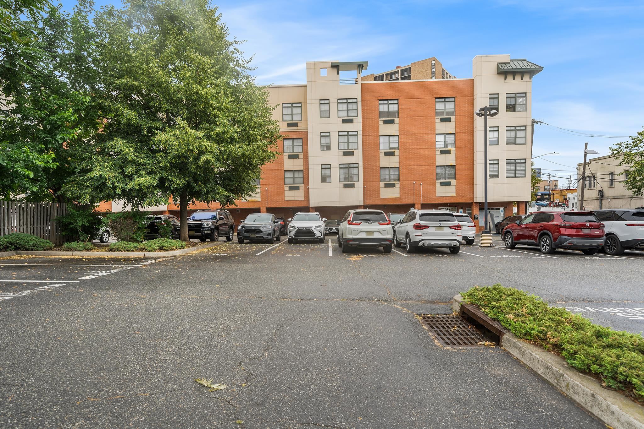 9252 KENNEDY BLVD - Photo 2
