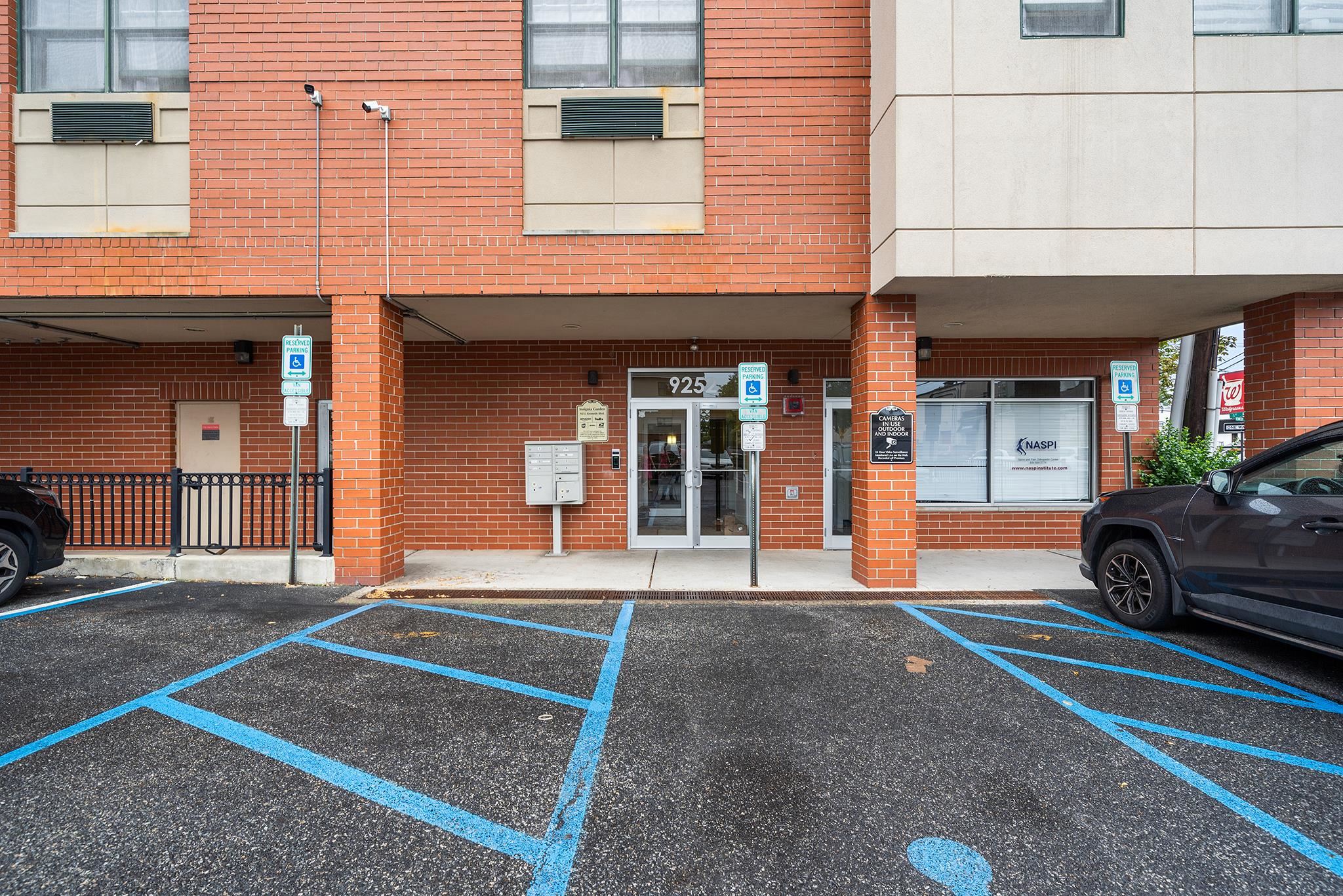 9252 KENNEDY BLVD - Photo 3