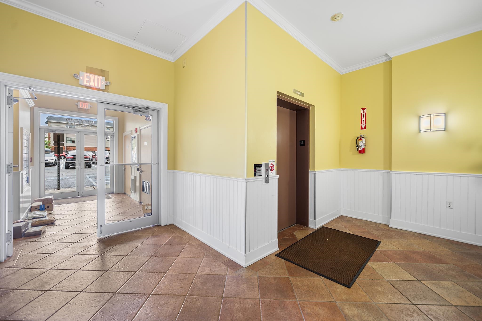 9252 KENNEDY BLVD - Photo 4