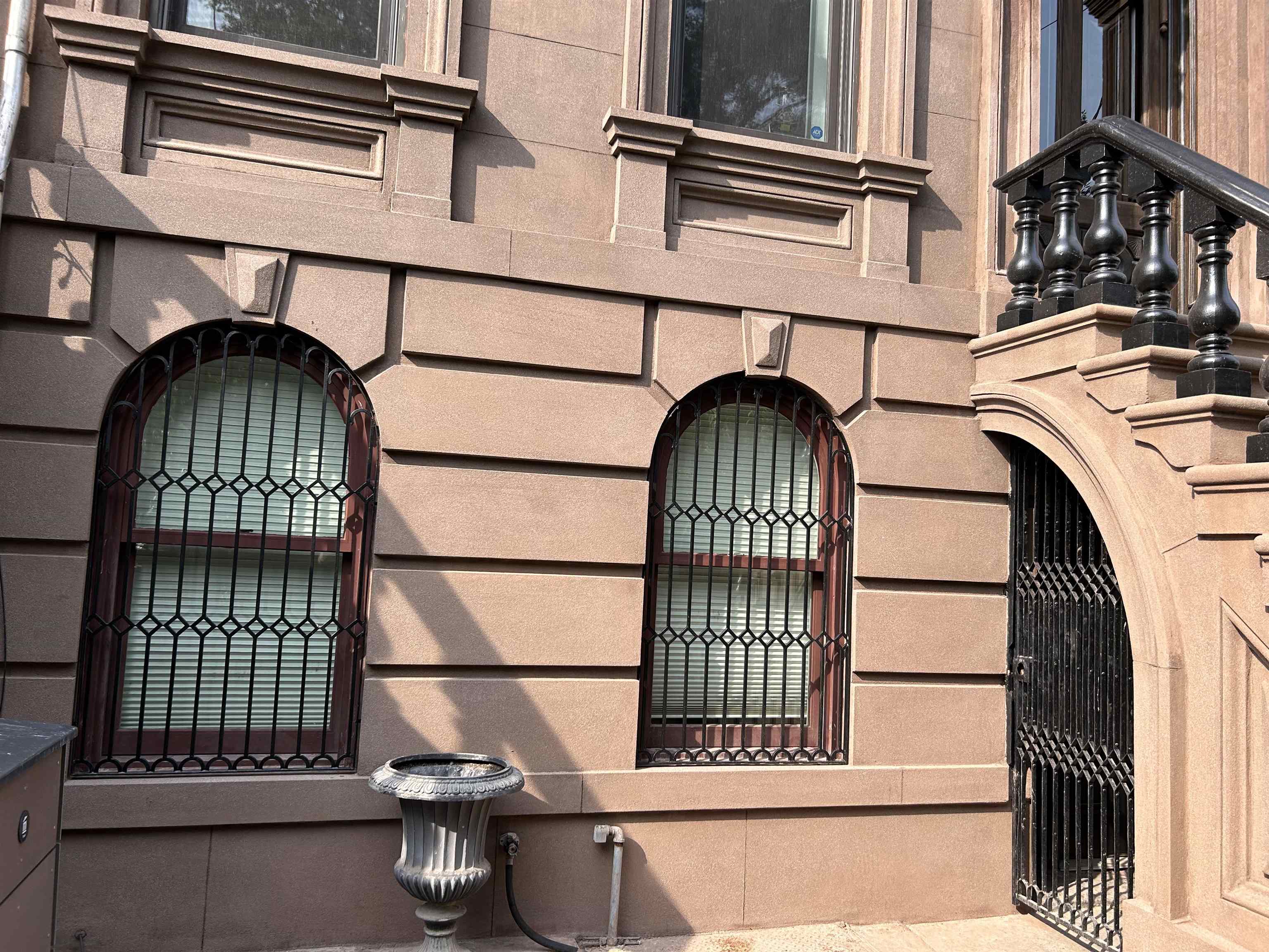 268 MONTGOMERY ST - Photo 2