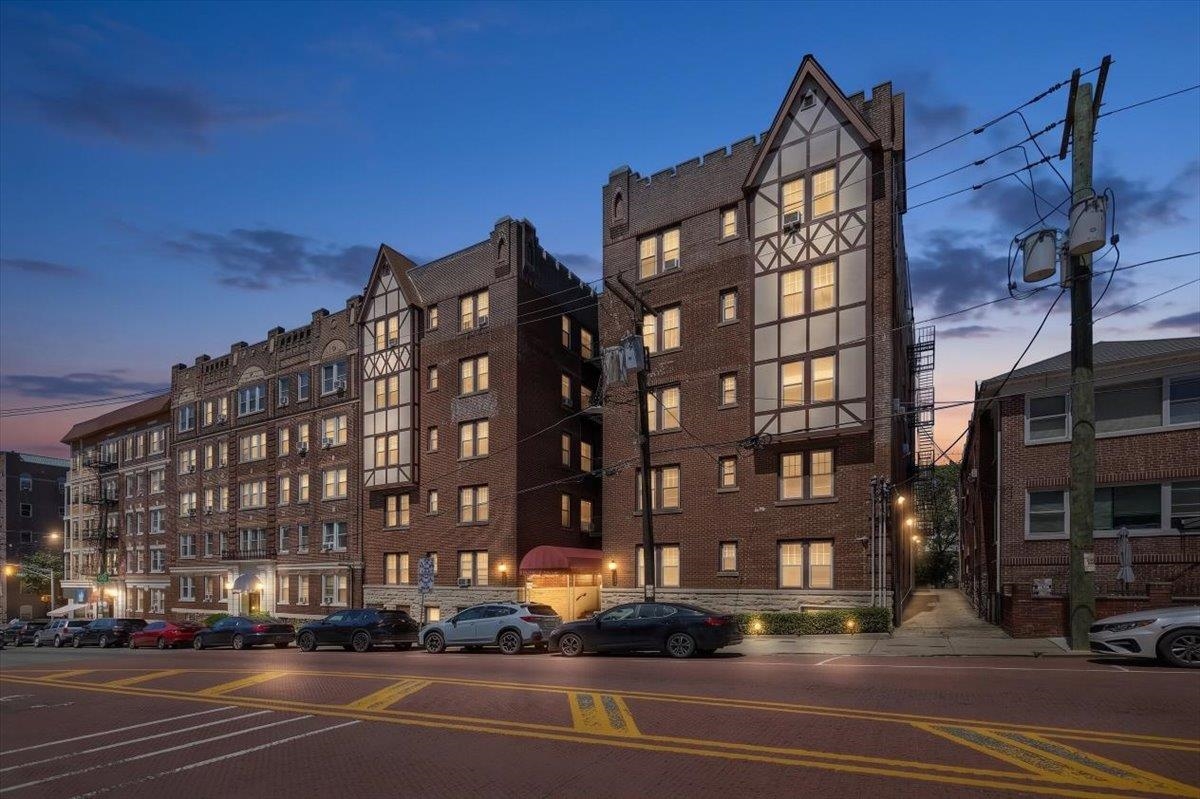 6015 BLVD EAST - Photo 2