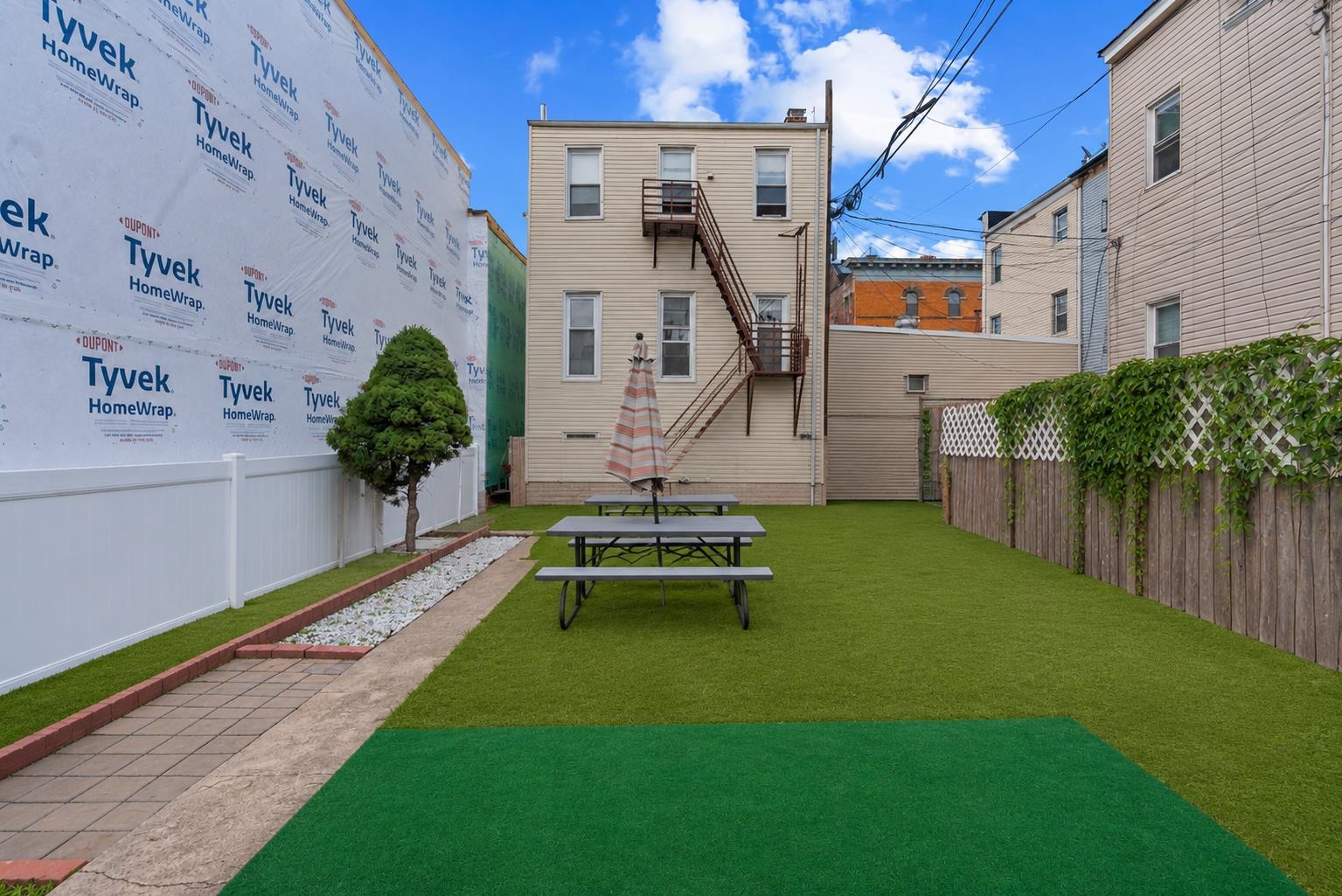 609 38TH ST - Photo 3