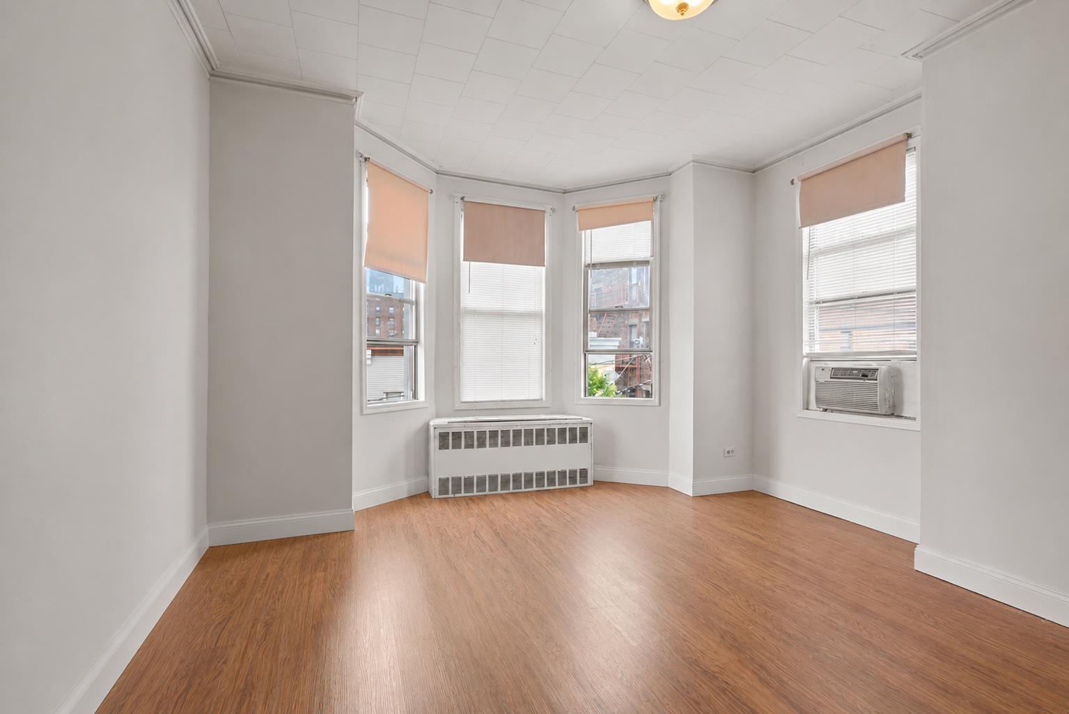 609 38TH ST - Photo 4