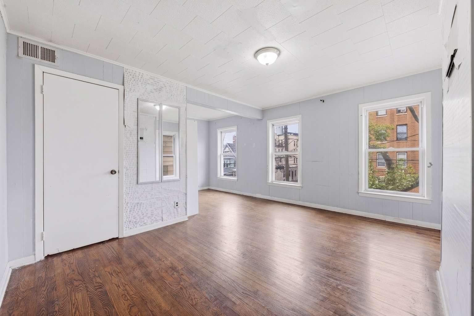 31 LEXINGTON AVE - Photo 4