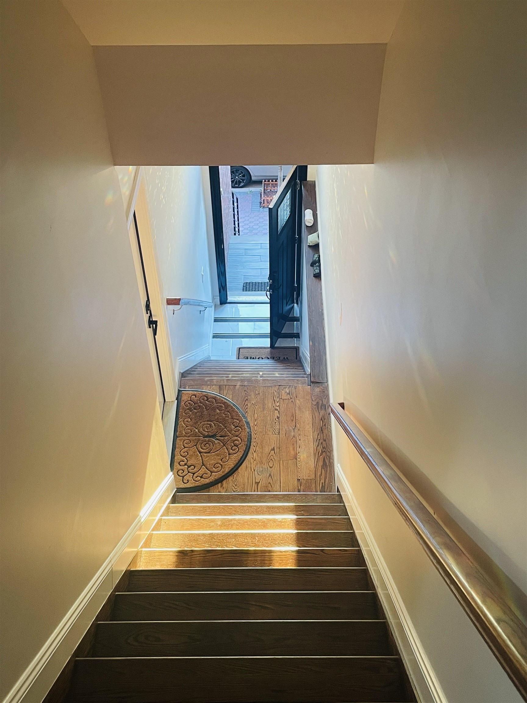 586 LIBERTY AVE - Photo 2