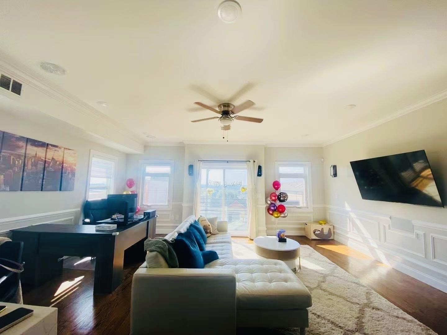 586 LIBERTY AVE - Photo 4