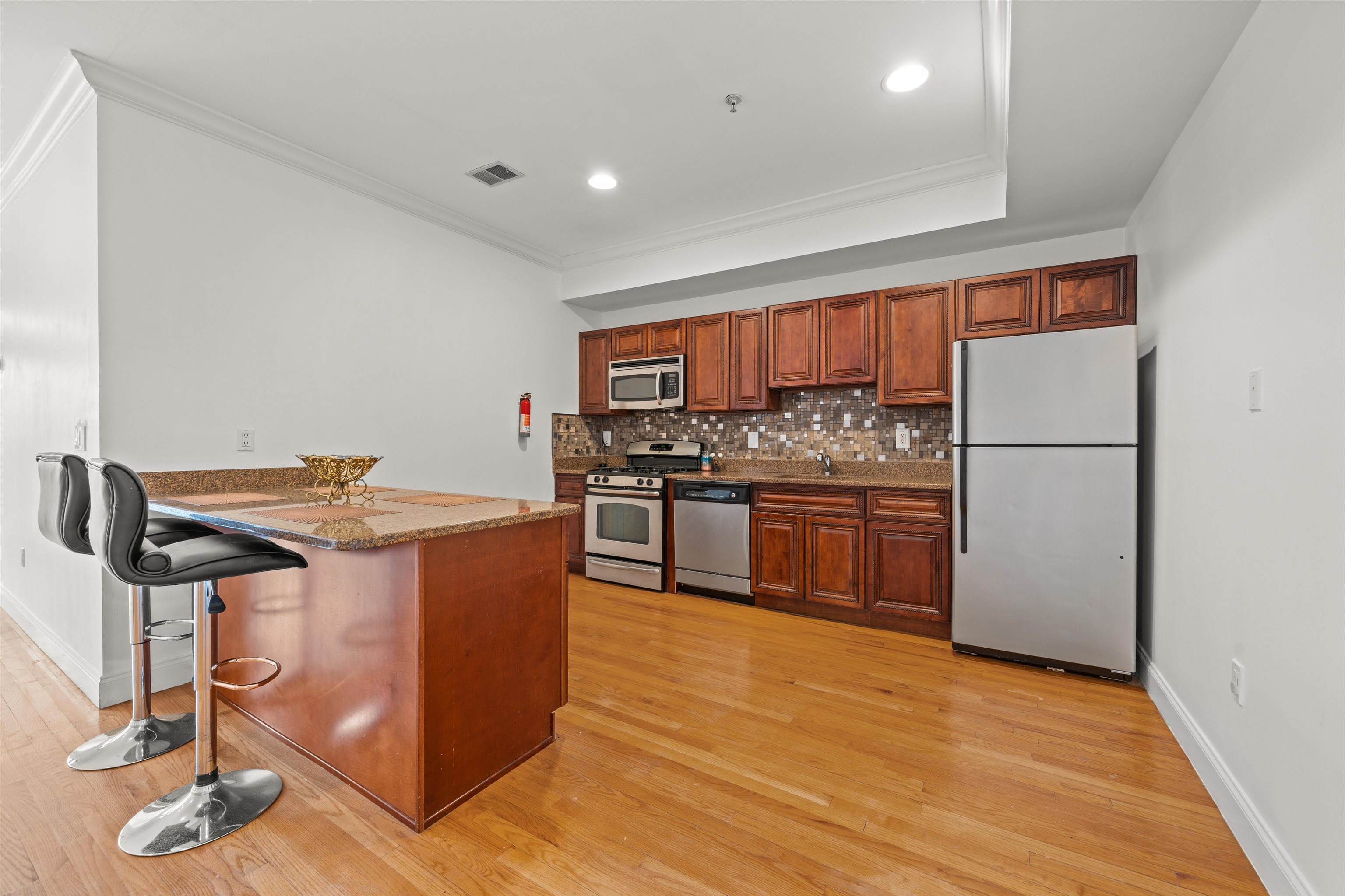 255 BROADWAY - Photo 3